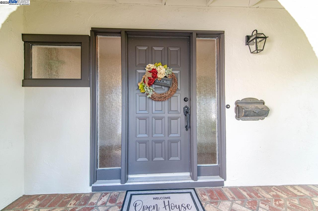 Detail Gallery Image 8 of 45 For 139 Amber Way, Livermore,  CA 94550 - 3 Beds | 2 Baths