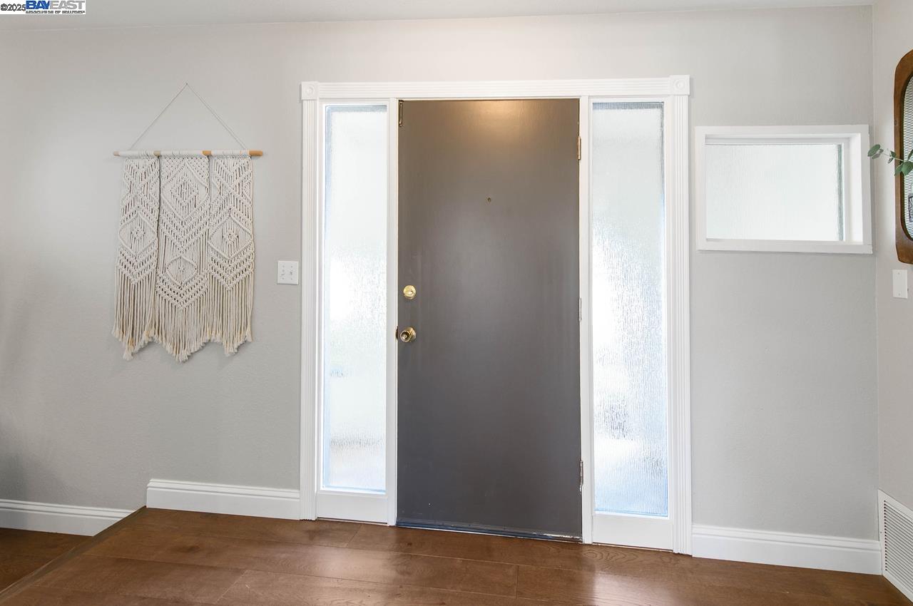 Detail Gallery Image 9 of 45 For 139 Amber Way, Livermore,  CA 94550 - 3 Beds | 2 Baths