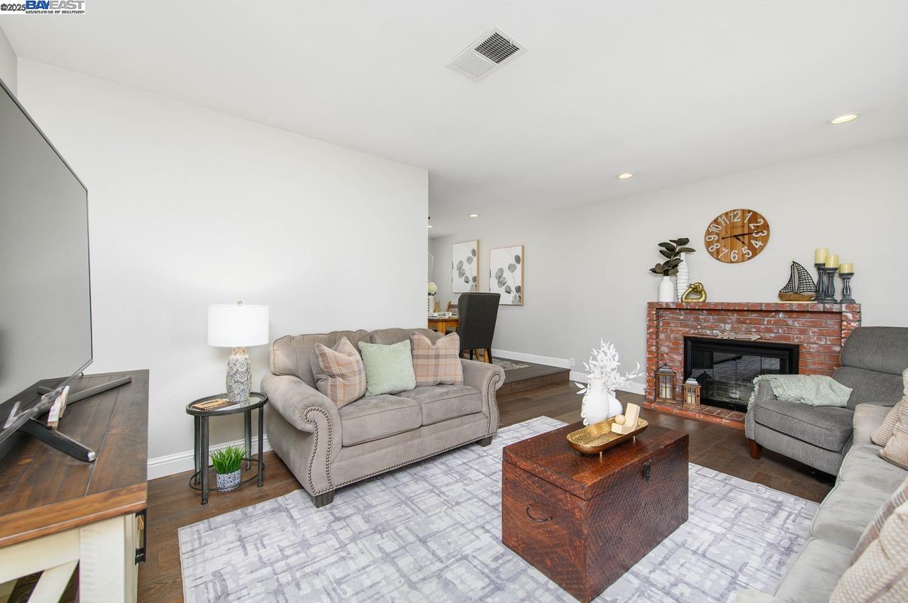Detail Gallery Image 10 of 45 For 139 Amber Way, Livermore,  CA 94550 - 3 Beds | 2 Baths