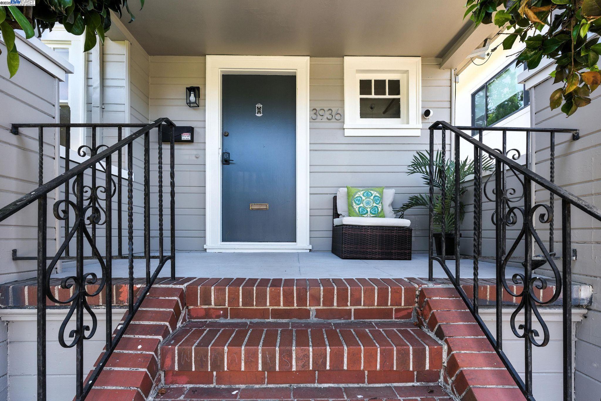 Detail Gallery Image 1 of 30 For 3936 Midvale Ave, Oakland,  CA 94602 - 2 Beds | 1 Baths