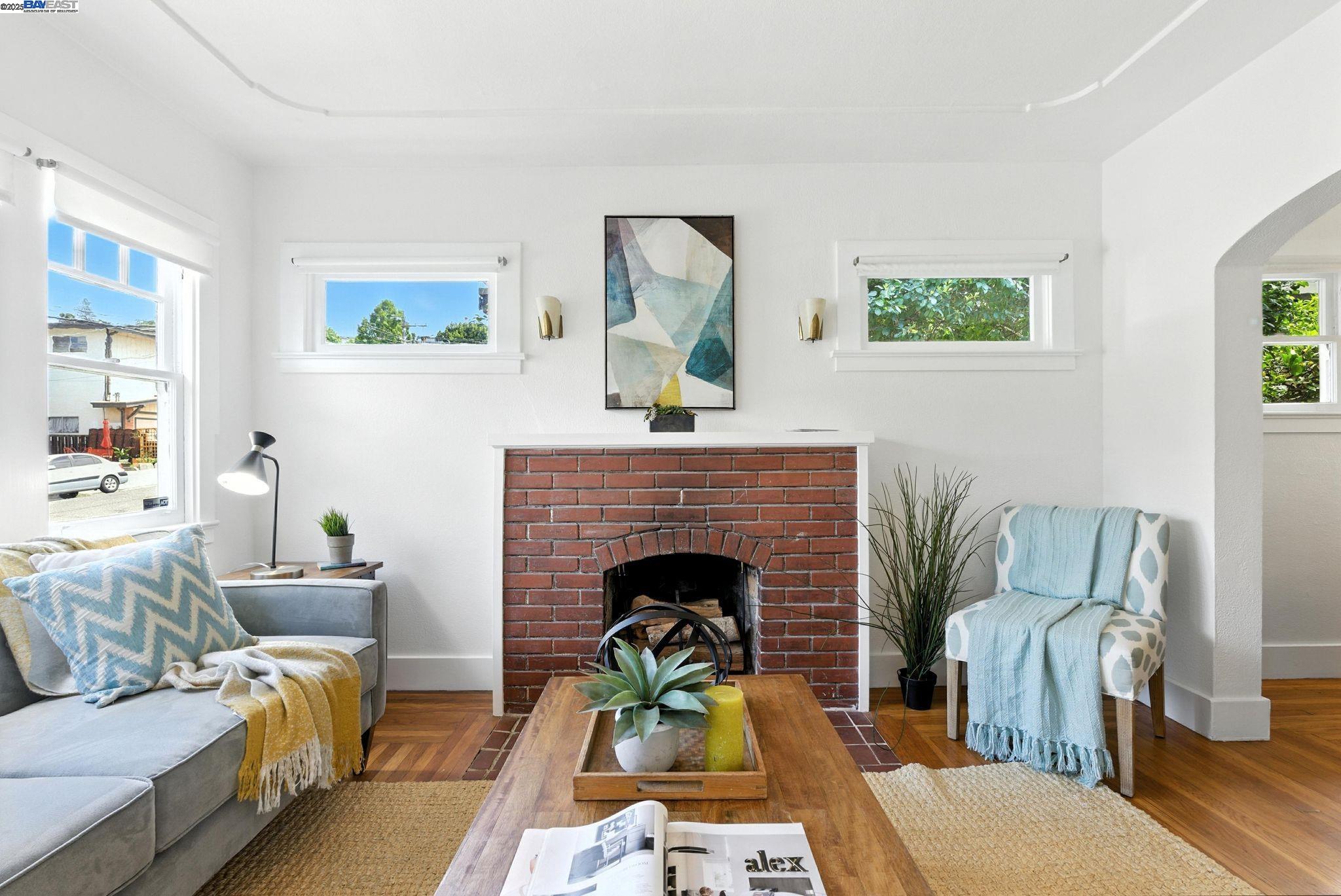 Detail Gallery Image 3 of 30 For 3936 Midvale Ave, Oakland,  CA 94602 - 2 Beds | 1 Baths