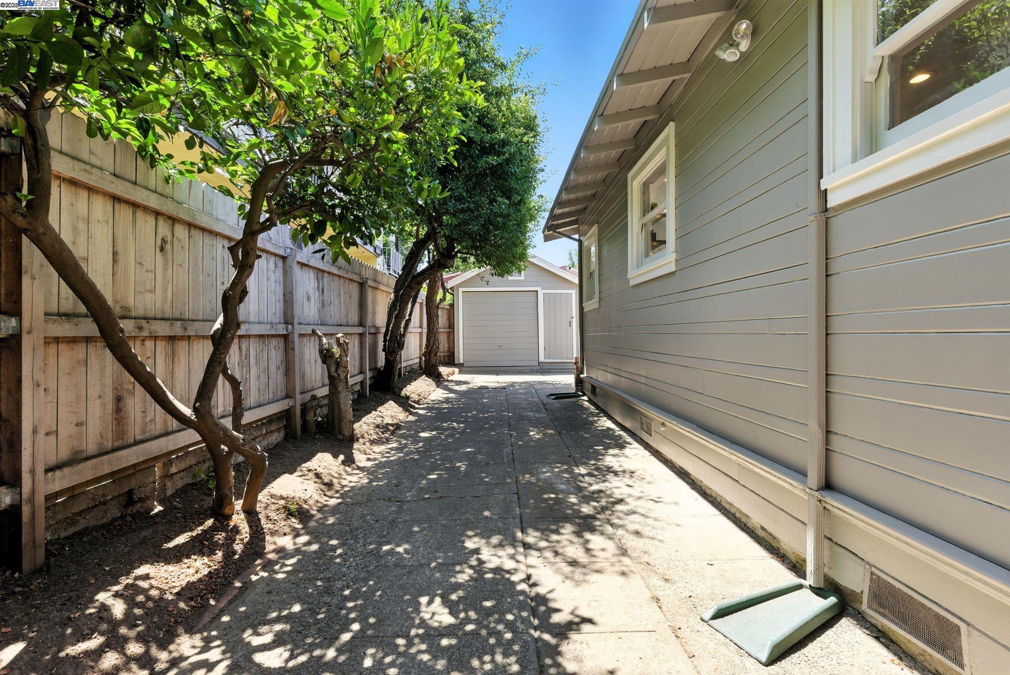 Detail Gallery Image 28 of 30 For 3936 Midvale Ave, Oakland,  CA 94602 - 2 Beds | 1 Baths