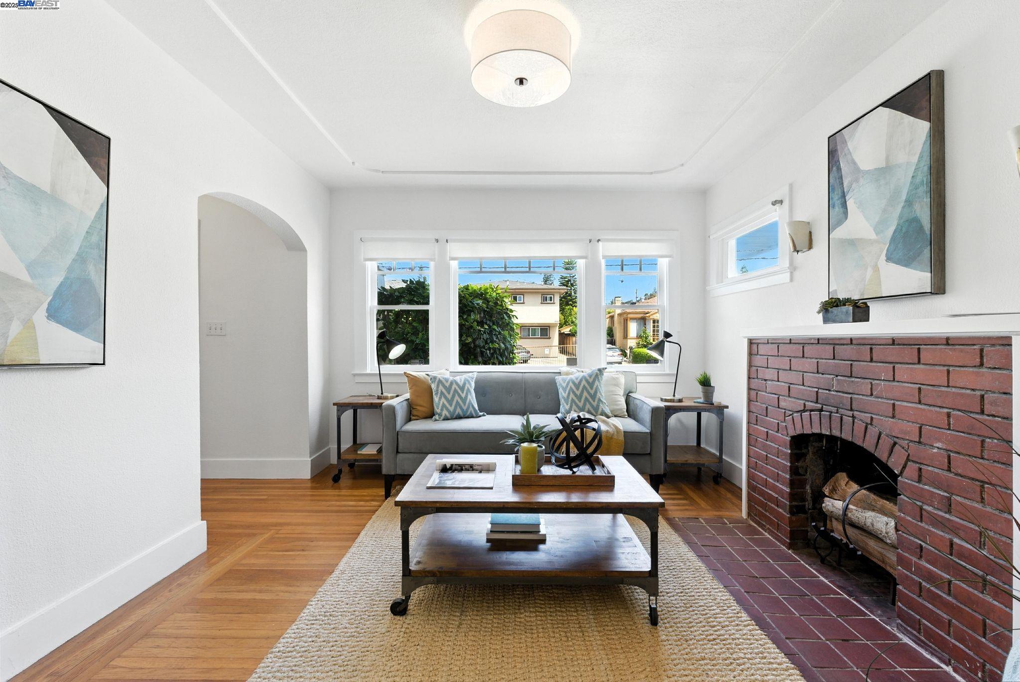 Detail Gallery Image 4 of 30 For 3936 Midvale Ave, Oakland,  CA 94602 - 2 Beds | 1 Baths