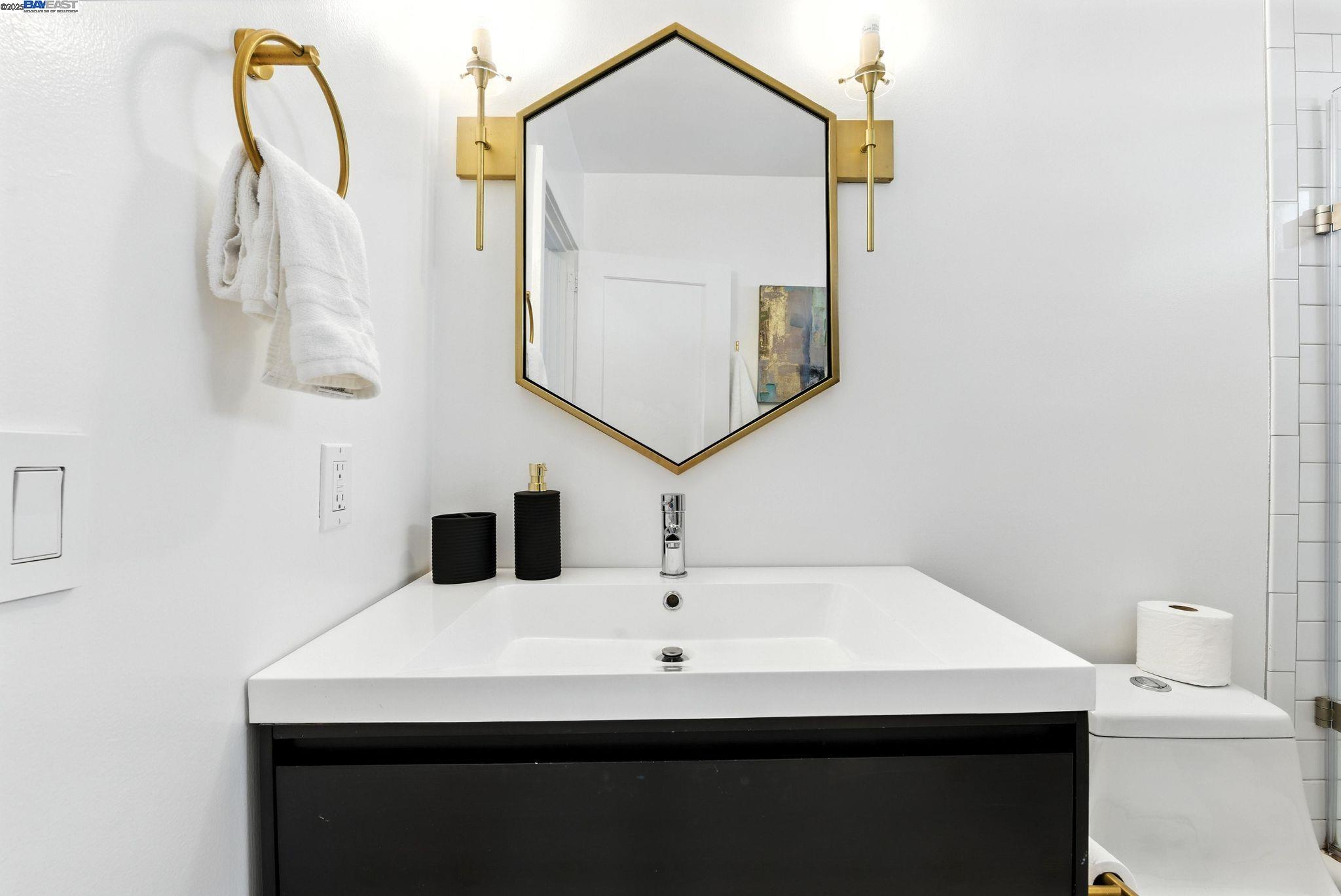 Detail Gallery Image 10 of 30 For 3936 Midvale Ave, Oakland,  CA 94602 - 2 Beds | 1 Baths