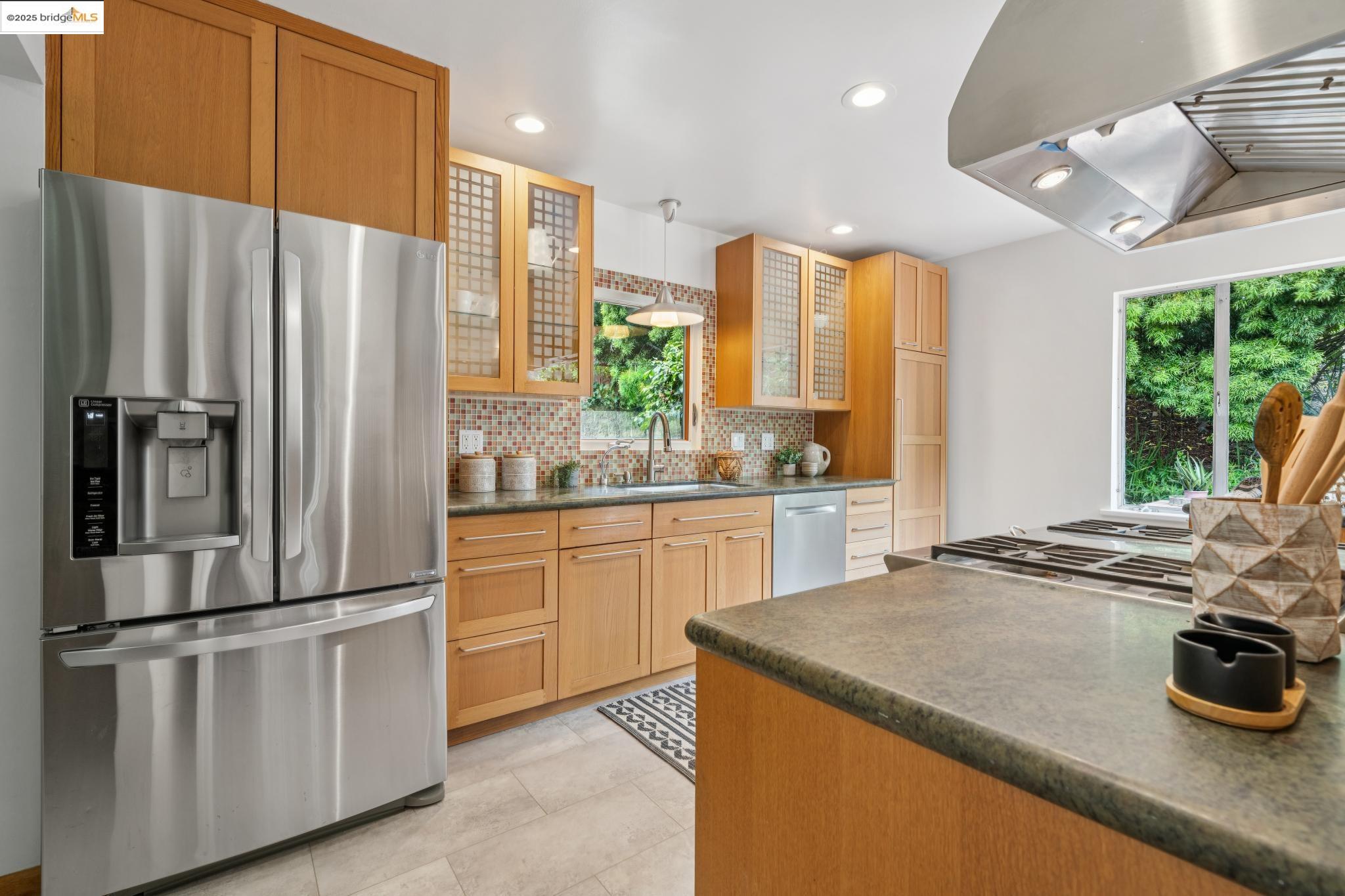 25 Kerr Ave, Kensington, California 94707, 3 Bedrooms Bedrooms, 6 Rooms Rooms,2 BathroomsBathrooms,Residential,For Sale,25 Kerr Ave,41102665