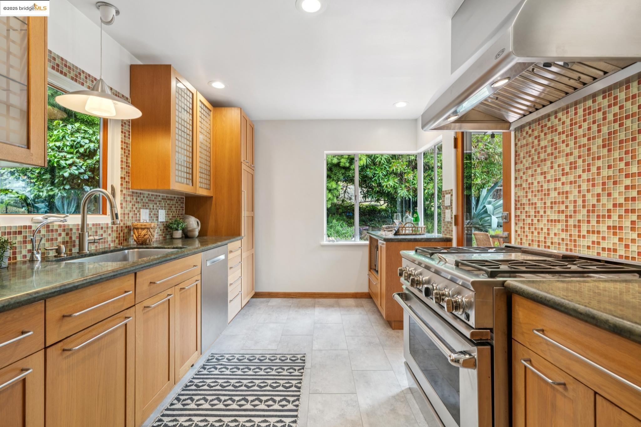 25 Kerr Ave, Kensington, California 94707, 3 Bedrooms Bedrooms, 6 Rooms Rooms,2 BathroomsBathrooms,Residential,For Sale,25 Kerr Ave,41102665