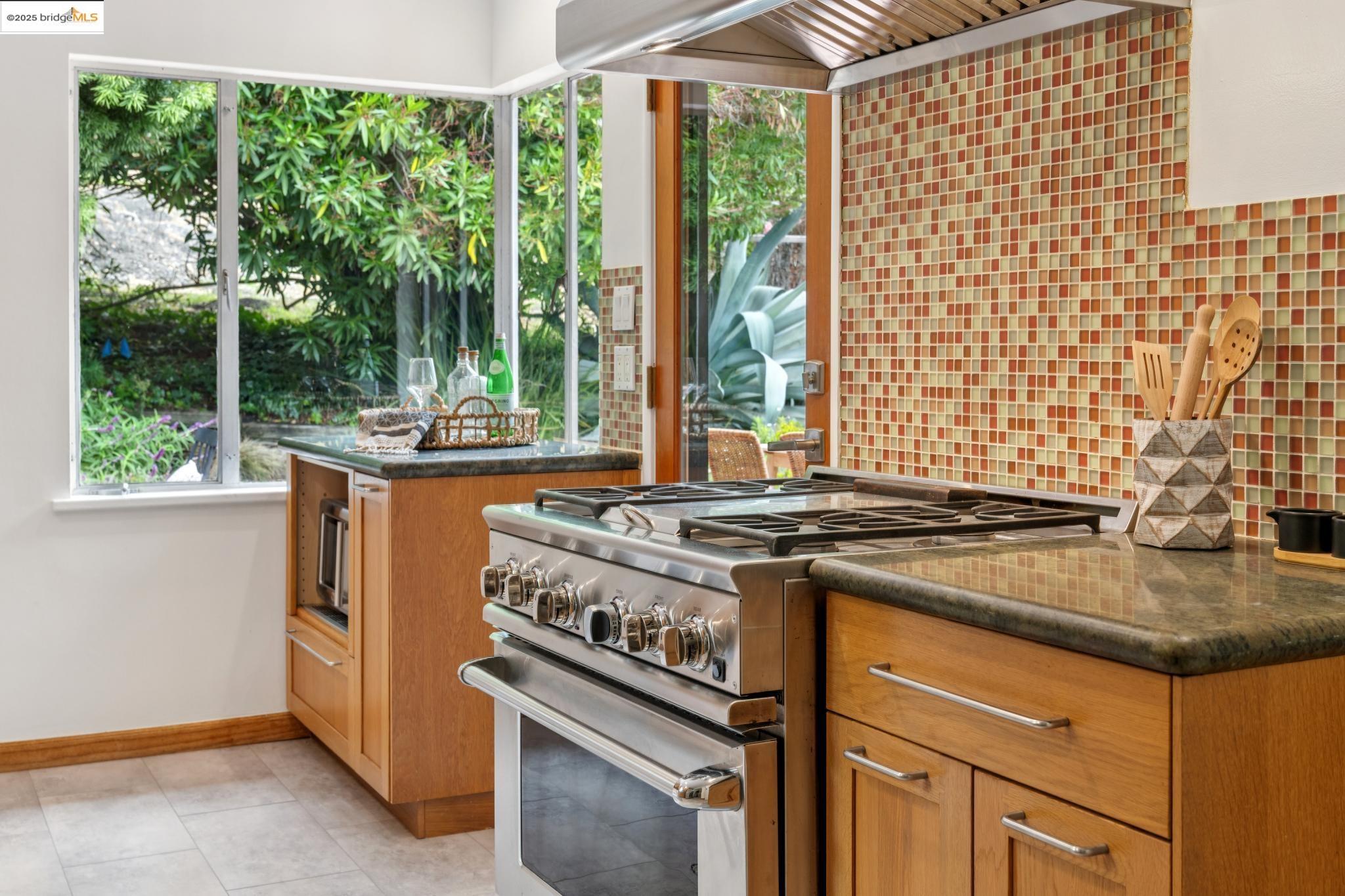 25 Kerr Ave, Kensington, California 94707, 3 Bedrooms Bedrooms, 6 Rooms Rooms,2 BathroomsBathrooms,Residential,For Sale,25 Kerr Ave,41102665