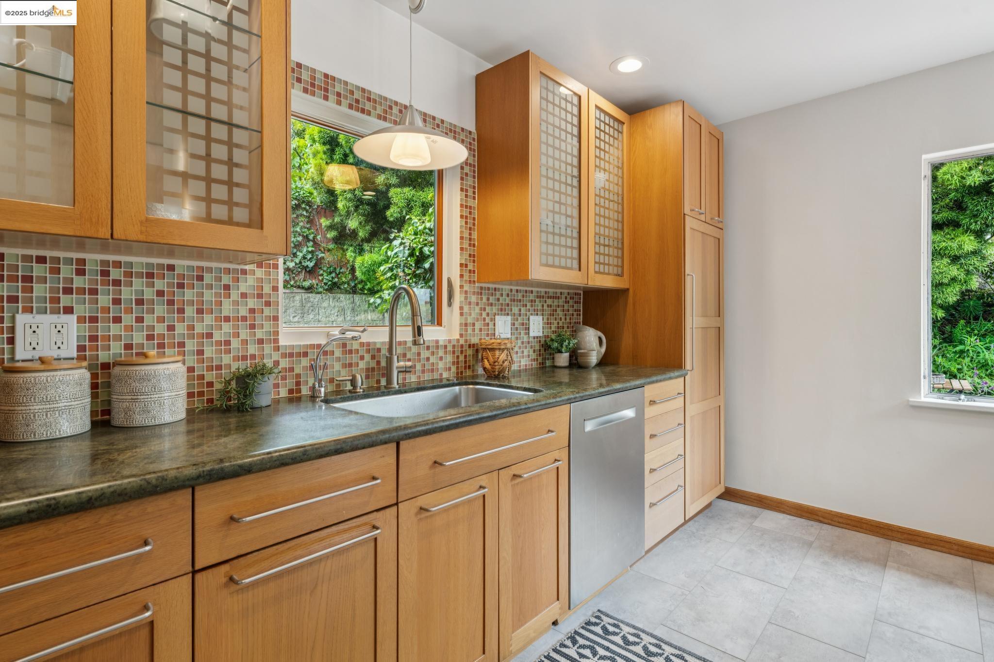25 Kerr Ave, Kensington, California 94707, 3 Bedrooms Bedrooms, 6 Rooms Rooms,2 BathroomsBathrooms,Residential,For Sale,25 Kerr Ave,41102665