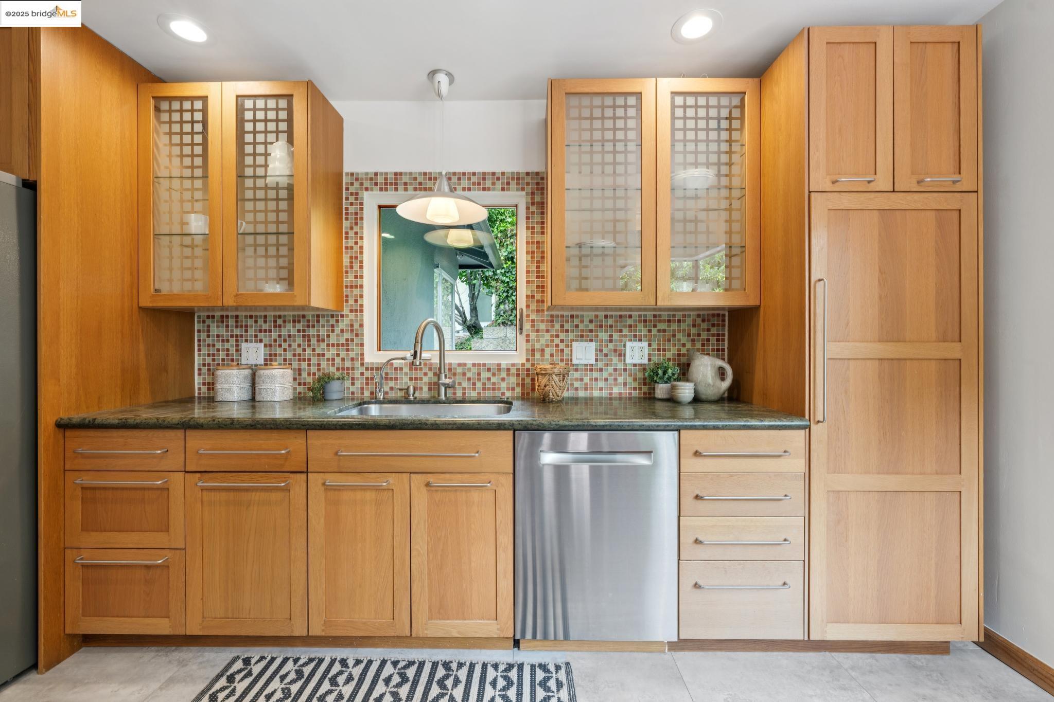 25 Kerr Ave, Kensington, California 94707, 3 Bedrooms Bedrooms, 6 Rooms Rooms,2 BathroomsBathrooms,Residential,For Sale,25 Kerr Ave,41102665