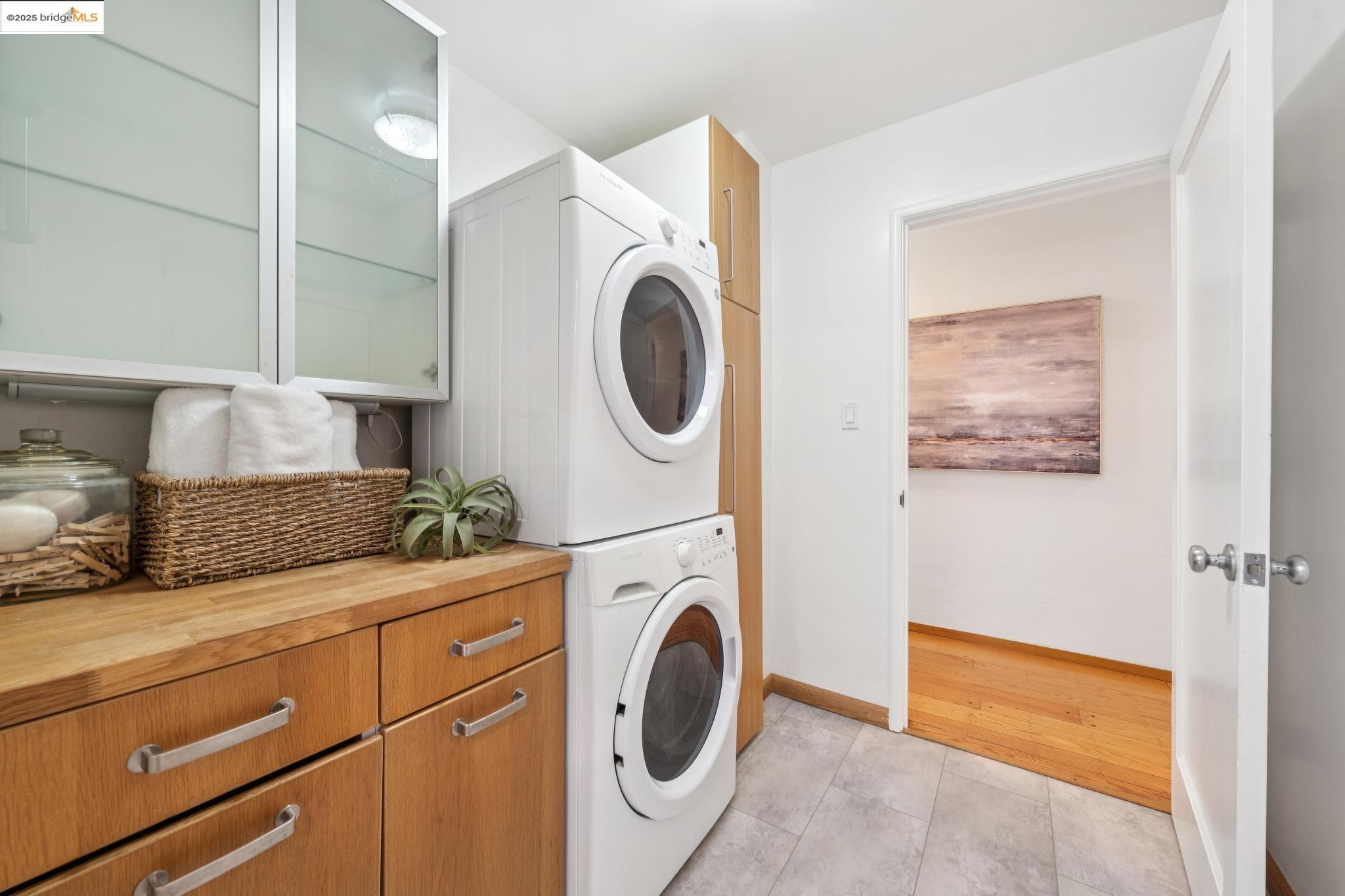25 Kerr Ave, Kensington, California 94707, 3 Bedrooms Bedrooms, 6 Rooms Rooms,2 BathroomsBathrooms,Residential,For Sale,25 Kerr Ave,41102665