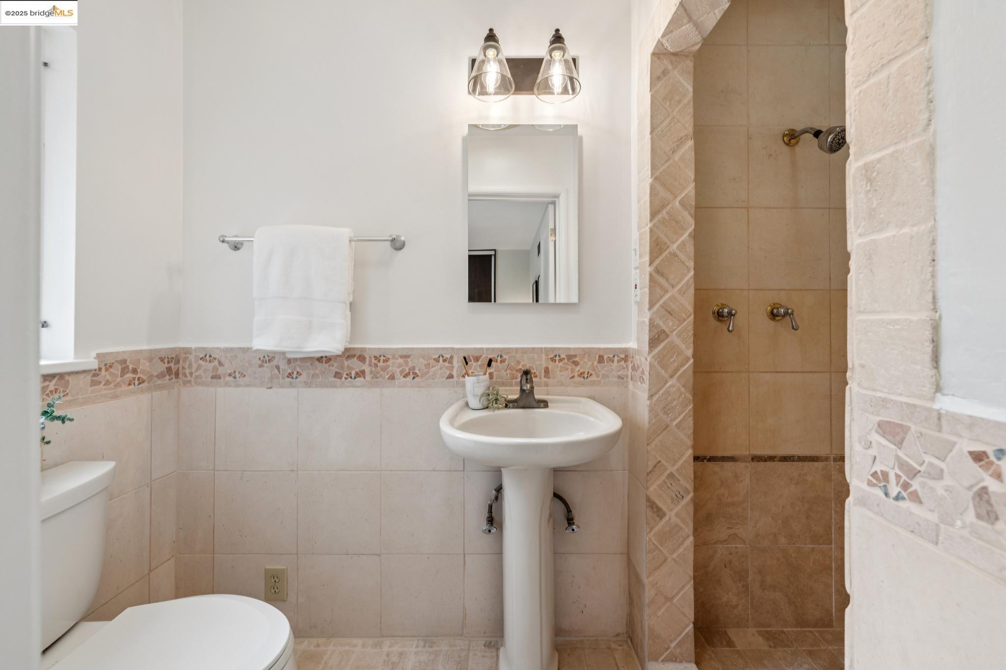 Detail Gallery Image 33 of 60 For 25 Kerr Ave, Kensington,  CA 94707 - 3 Beds | 2 Baths