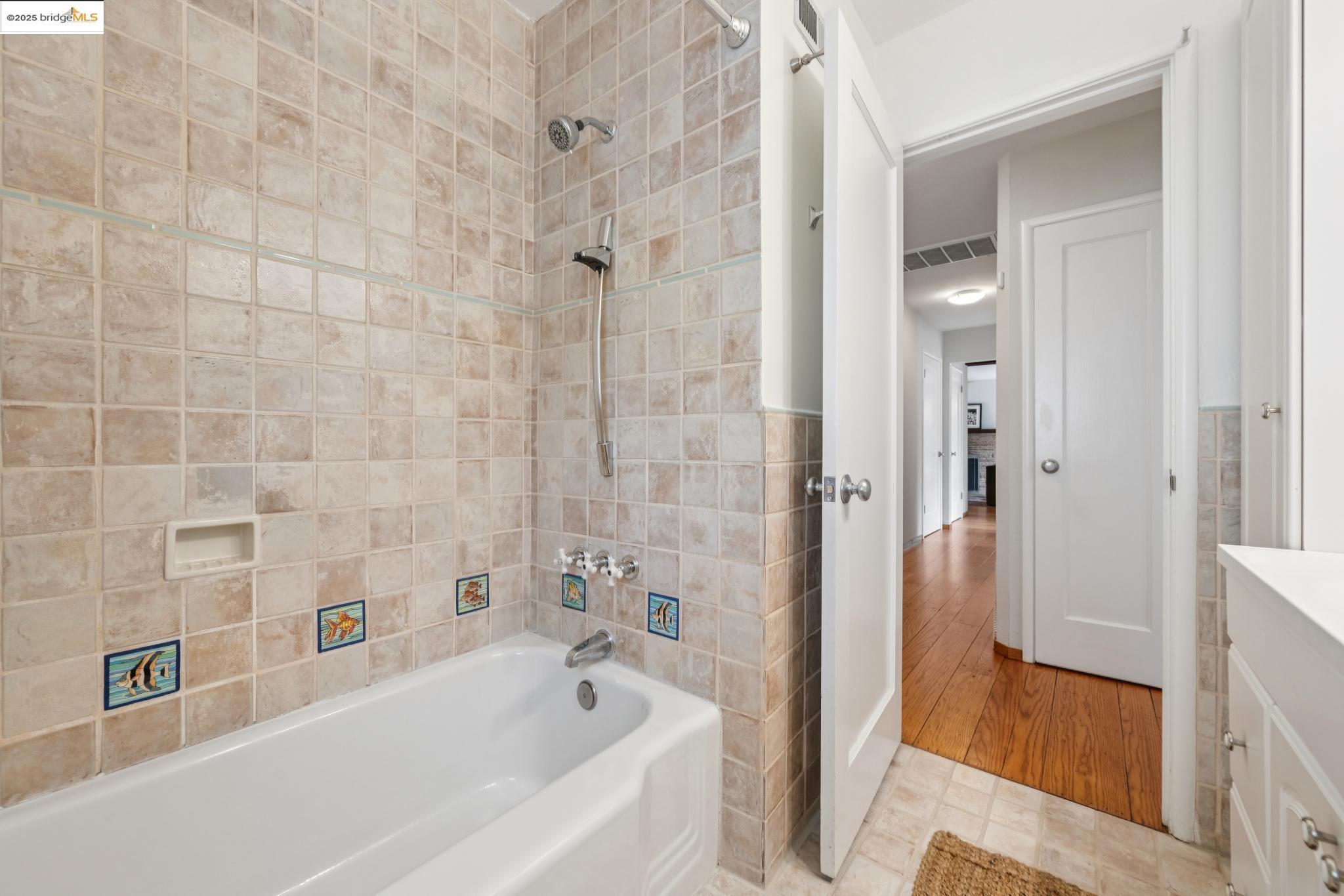 25 Kerr Ave, Kensington, California 94707, 3 Bedrooms Bedrooms, 6 Rooms Rooms,2 BathroomsBathrooms,Residential,For Sale,25 Kerr Ave,41102665