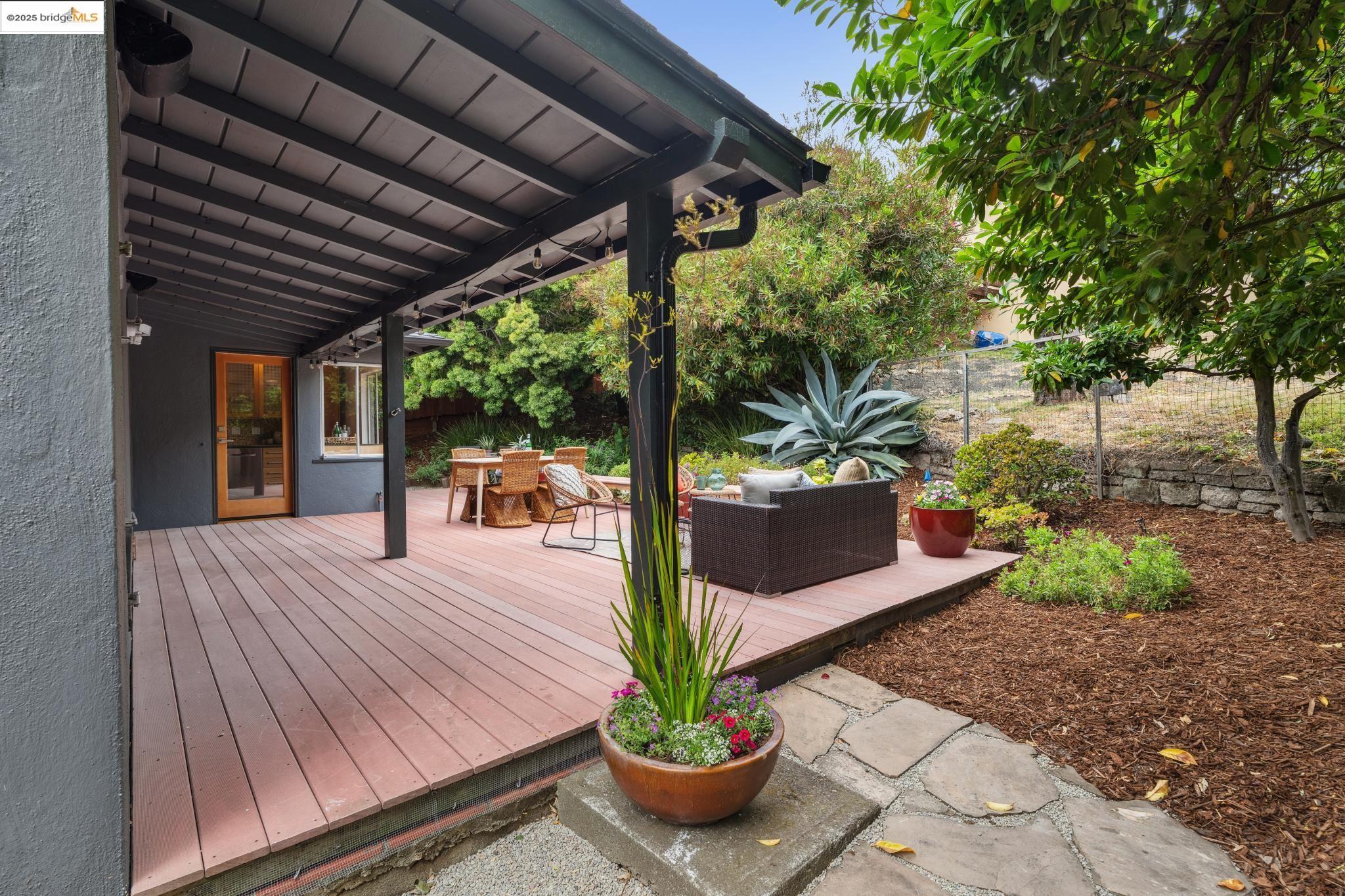25 Kerr Ave, Kensington, California 94707, 3 Bedrooms Bedrooms, 6 Rooms Rooms,2 BathroomsBathrooms,Residential,For Sale,25 Kerr Ave,41102665