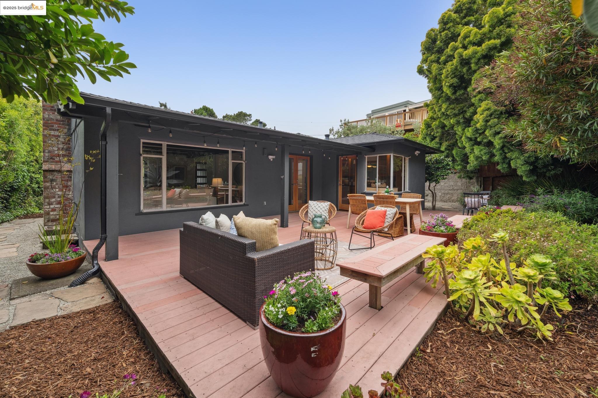 25 Kerr Ave, Kensington, California 94707, 3 Bedrooms Bedrooms, 6 Rooms Rooms,2 BathroomsBathrooms,Residential,For Sale,25 Kerr Ave,41102665