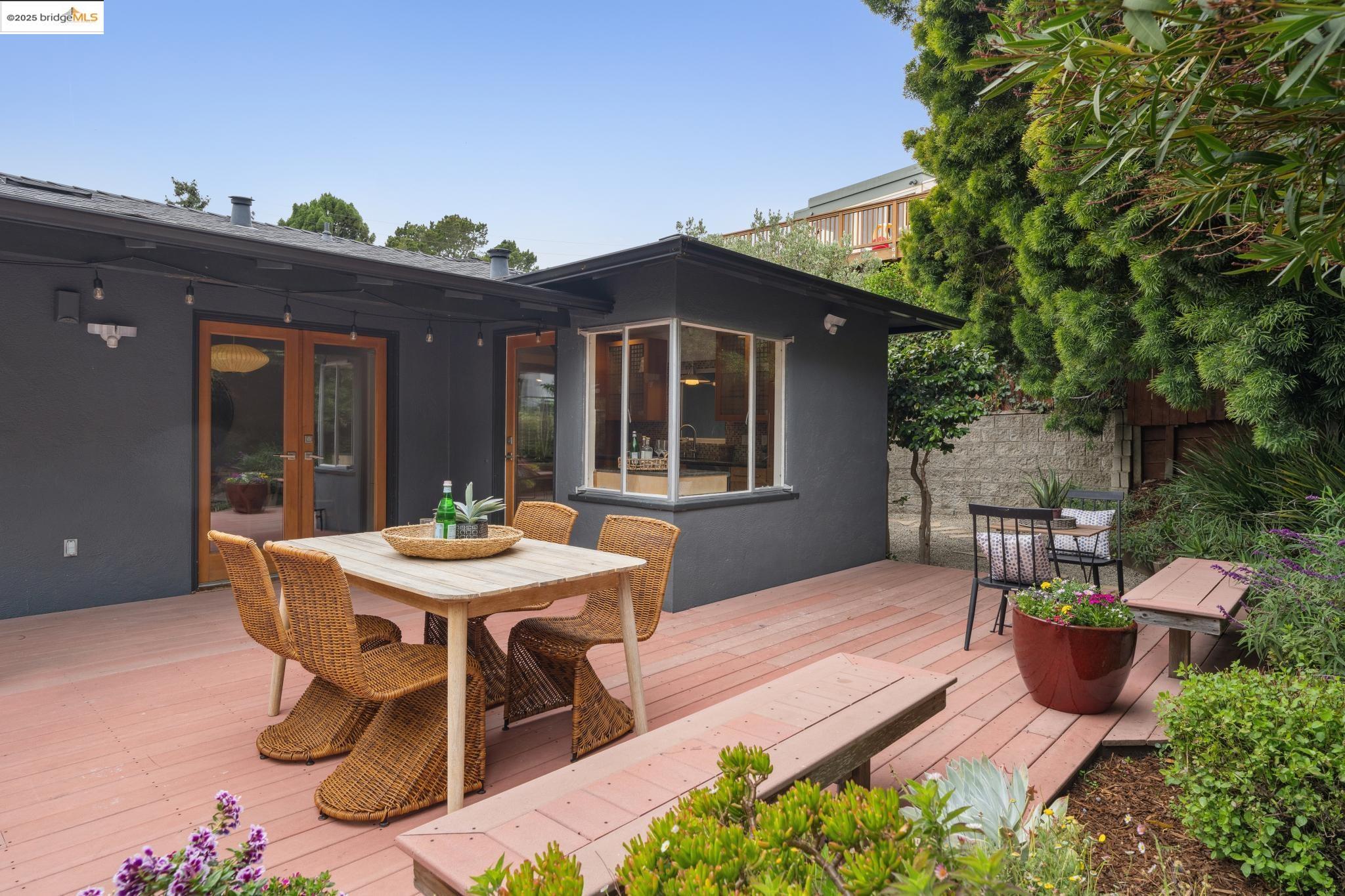 25 Kerr Ave, Kensington, California 94707, 3 Bedrooms Bedrooms, 6 Rooms Rooms,2 BathroomsBathrooms,Residential,For Sale,25 Kerr Ave,41102665