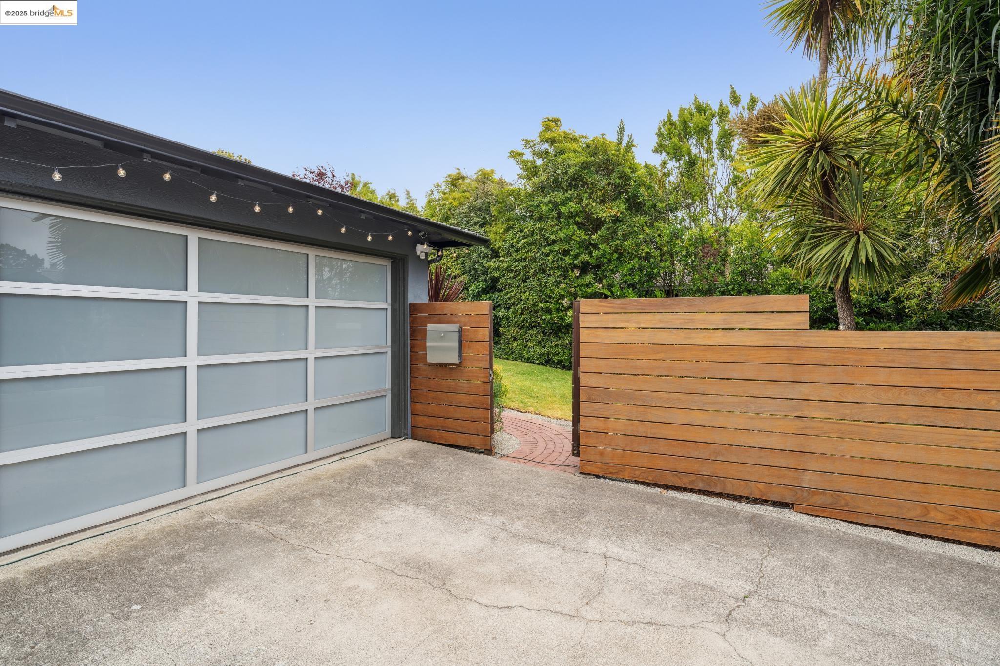 25 Kerr Ave, Kensington, California 94707, 3 Bedrooms Bedrooms, 6 Rooms Rooms,2 BathroomsBathrooms,Residential,For Sale,25 Kerr Ave,41102665