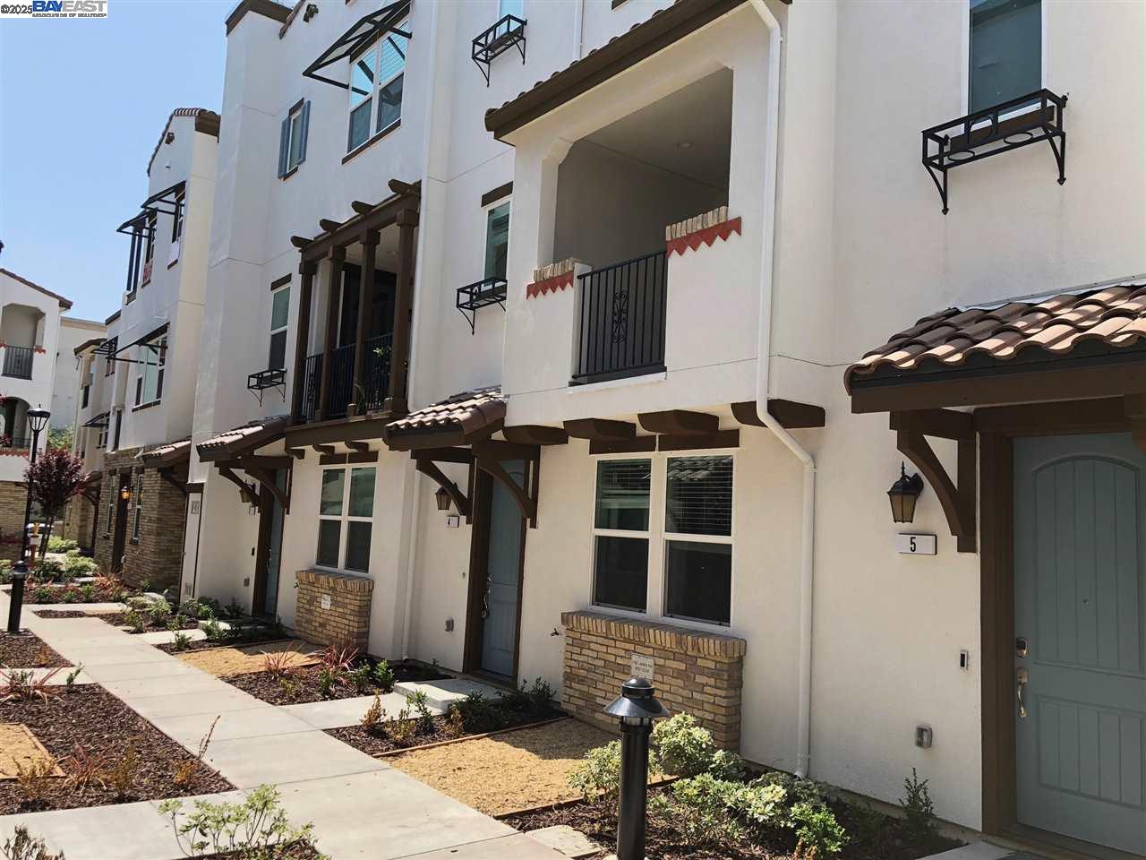 2728 Ginoso Ct # 4, San Jose, California 95111, 3 Bedrooms Bedrooms, 7 Rooms Rooms,3 BathroomsBathrooms,Residential Lease,For Rent,2728 Ginoso Ct # 4,41102671