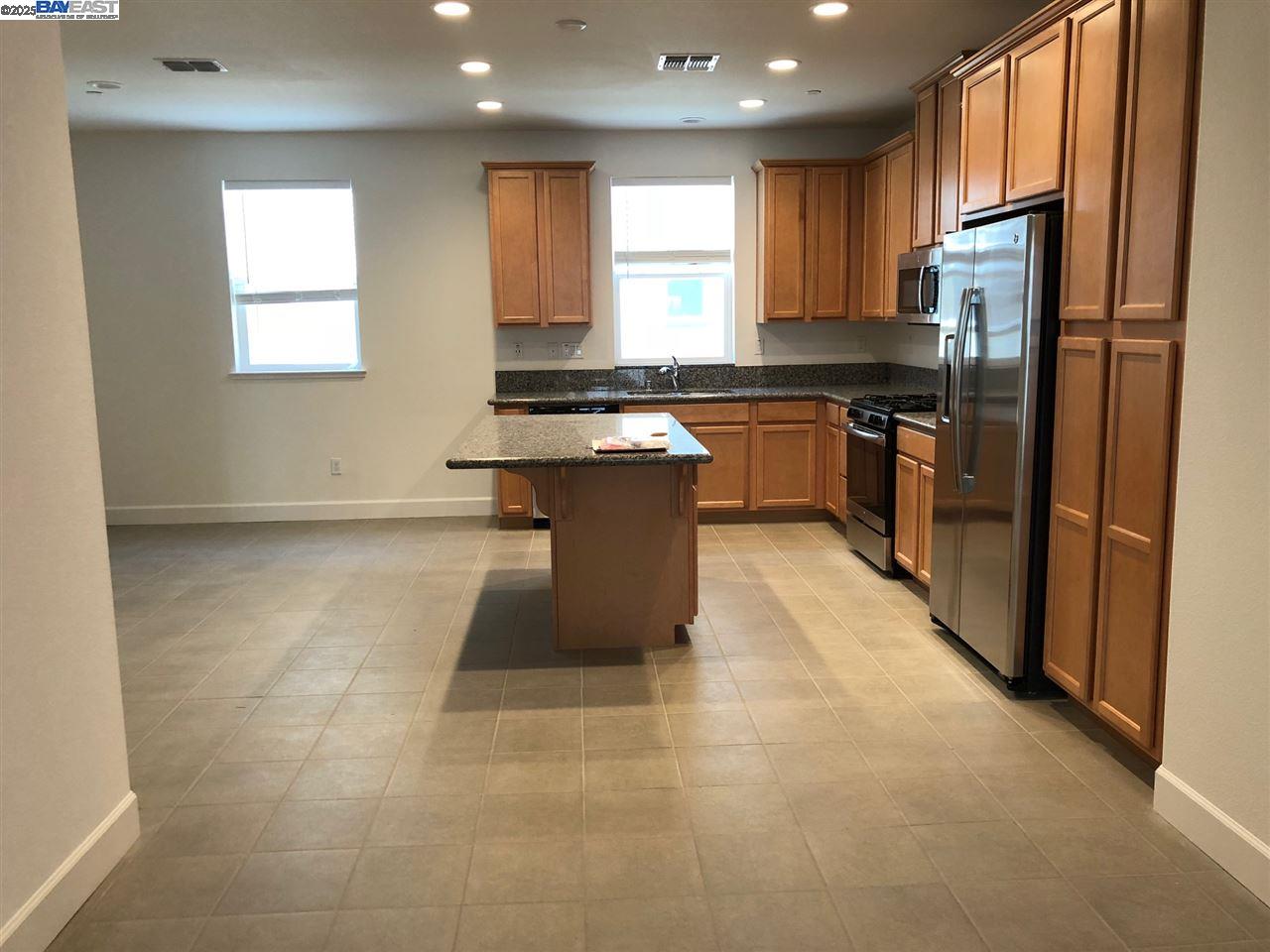 2728 Ginoso Ct # 4, San Jose, California 95111, 3 Bedrooms Bedrooms, 7 Rooms Rooms,3 BathroomsBathrooms,Residential Lease,For Rent,2728 Ginoso Ct # 4,41102671