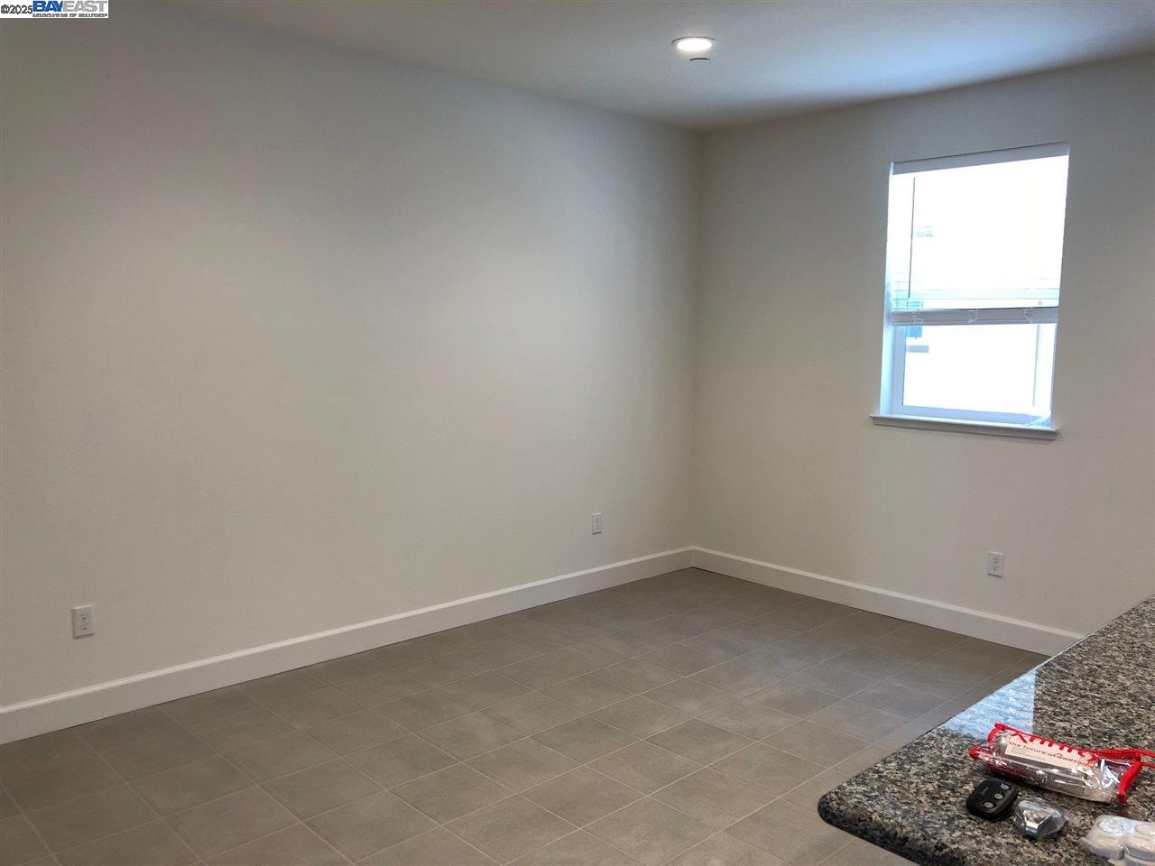 2728 Ginoso Ct # 4, San Jose, California 95111, 3 Bedrooms Bedrooms, 7 Rooms Rooms,3 BathroomsBathrooms,Residential Lease,For Rent,2728 Ginoso Ct # 4,41102671