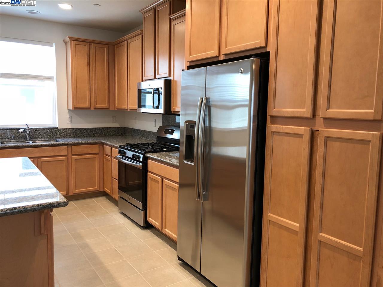 2728 Ginoso Ct # 4, San Jose, California 95111, 3 Bedrooms Bedrooms, 7 Rooms Rooms,3 BathroomsBathrooms,Residential Lease,For Rent,2728 Ginoso Ct # 4,41102671
