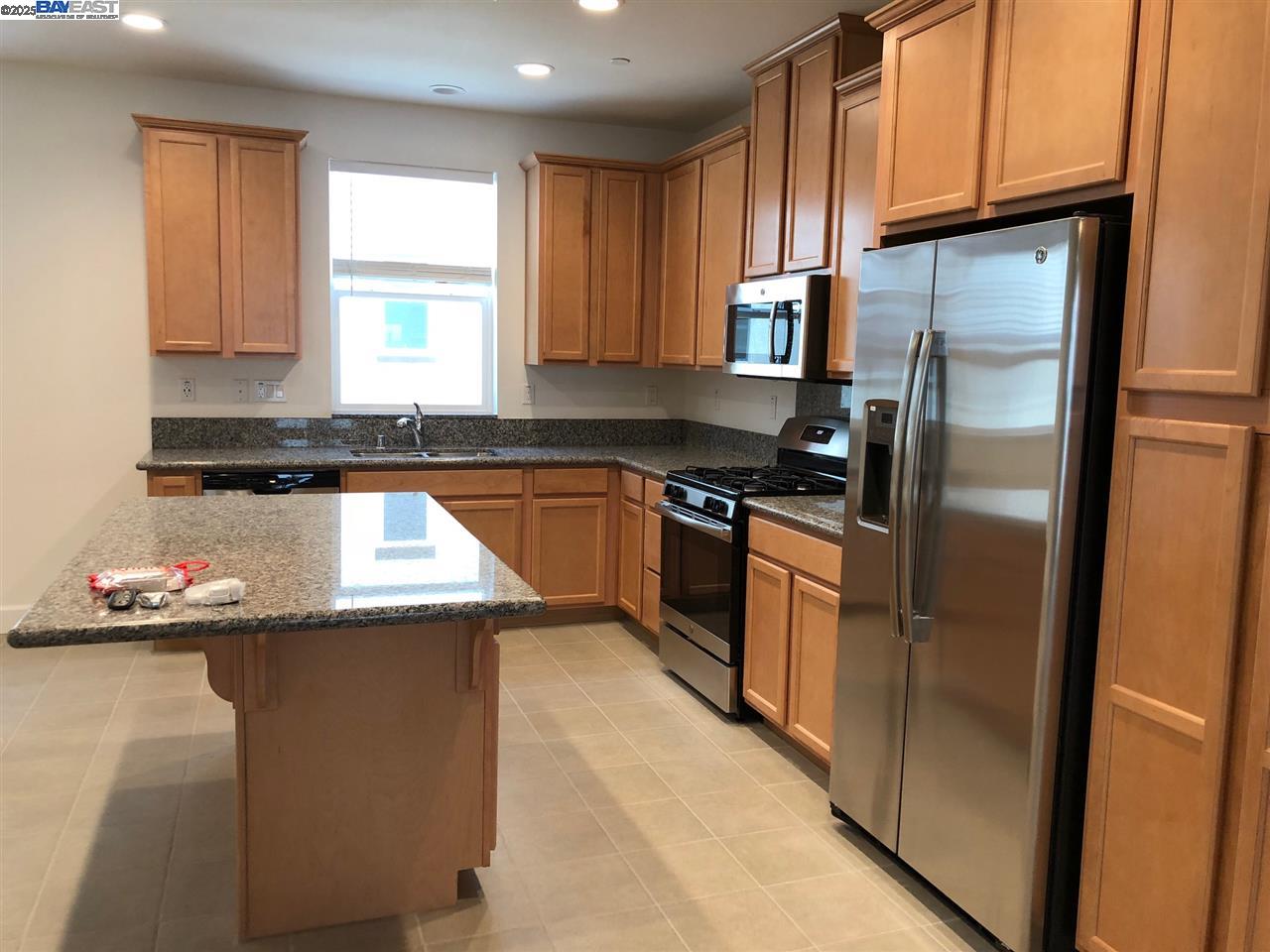 2728 Ginoso Ct # 4, San Jose, California 95111, 3 Bedrooms Bedrooms, 7 Rooms Rooms,3 BathroomsBathrooms,Residential Lease,For Rent,2728 Ginoso Ct # 4,41102671