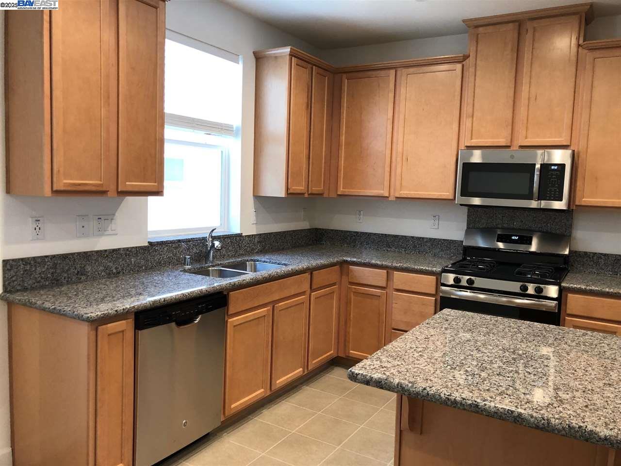 2728 Ginoso Ct # 4, San Jose, California 95111, 3 Bedrooms Bedrooms, 7 Rooms Rooms,3 BathroomsBathrooms,Residential Lease,For Rent,2728 Ginoso Ct # 4,41102671
