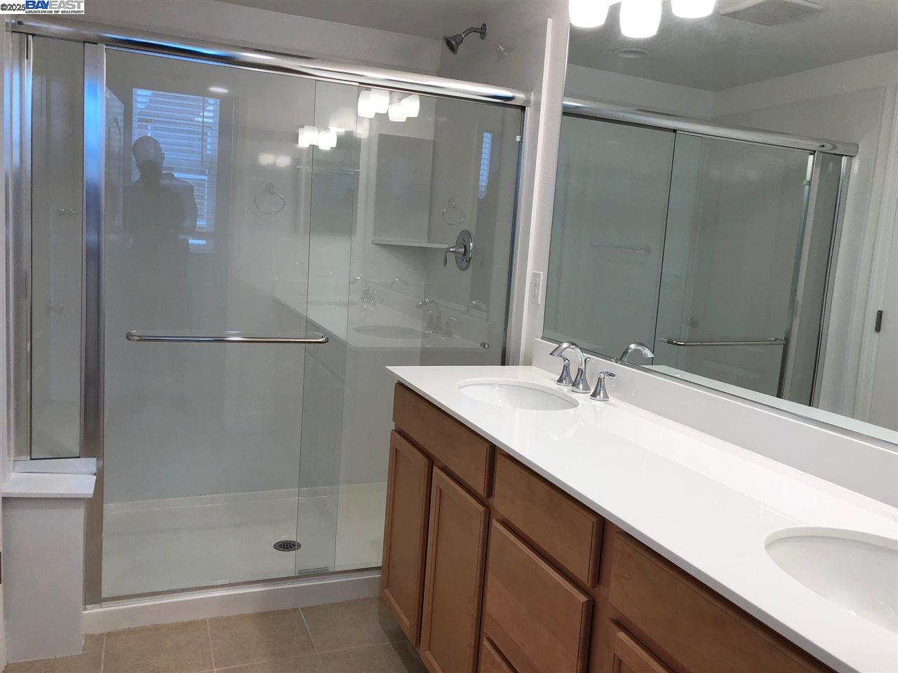 2728 Ginoso Ct # 4, San Jose, California 95111, 3 Bedrooms Bedrooms, 7 Rooms Rooms,3 BathroomsBathrooms,Residential Lease,For Rent,2728 Ginoso Ct # 4,41102671