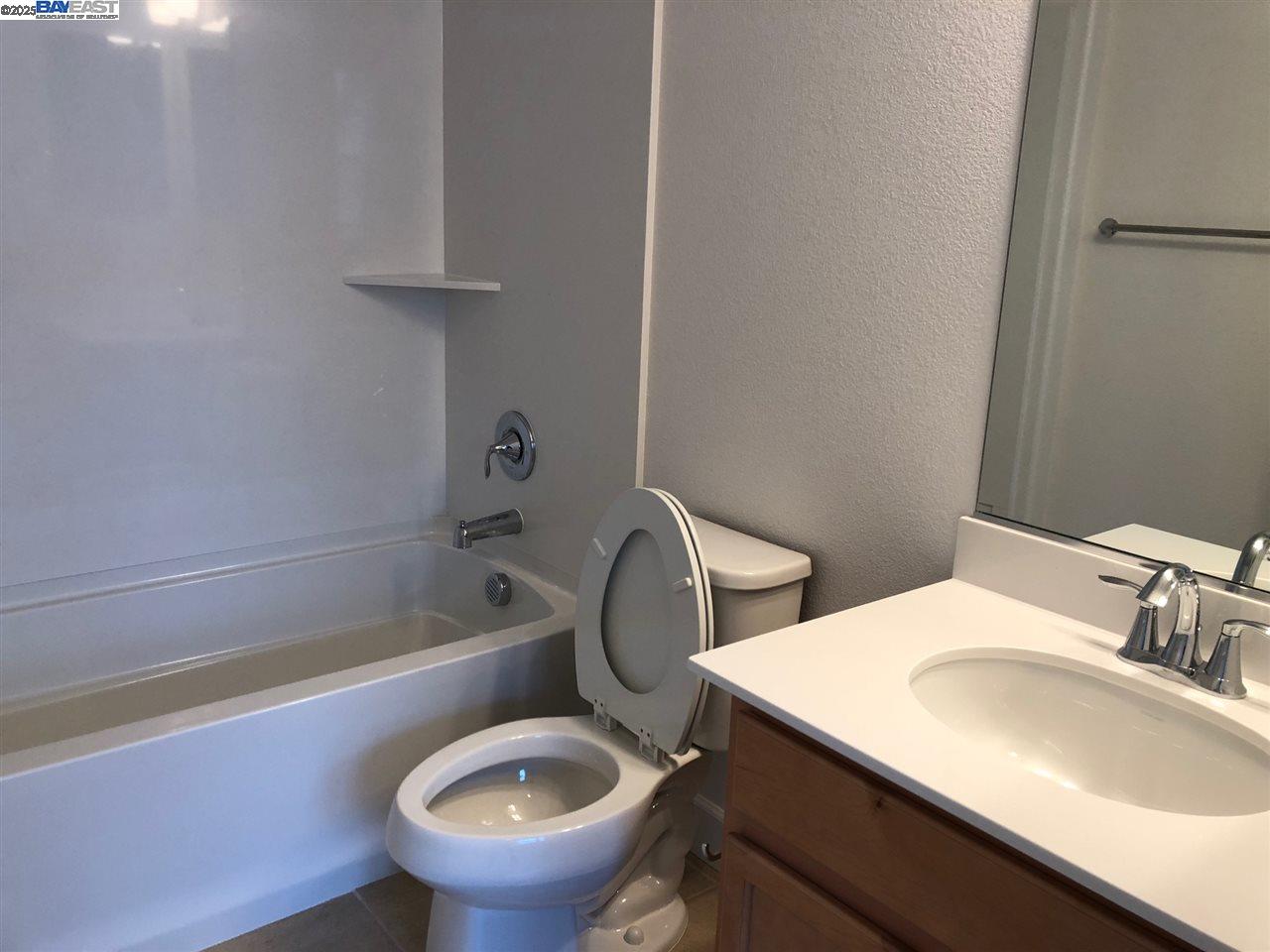 2728 Ginoso Ct # 4, San Jose, California 95111, 3 Bedrooms Bedrooms, 7 Rooms Rooms,3 BathroomsBathrooms,Residential Lease,For Rent,2728 Ginoso Ct # 4,41102671