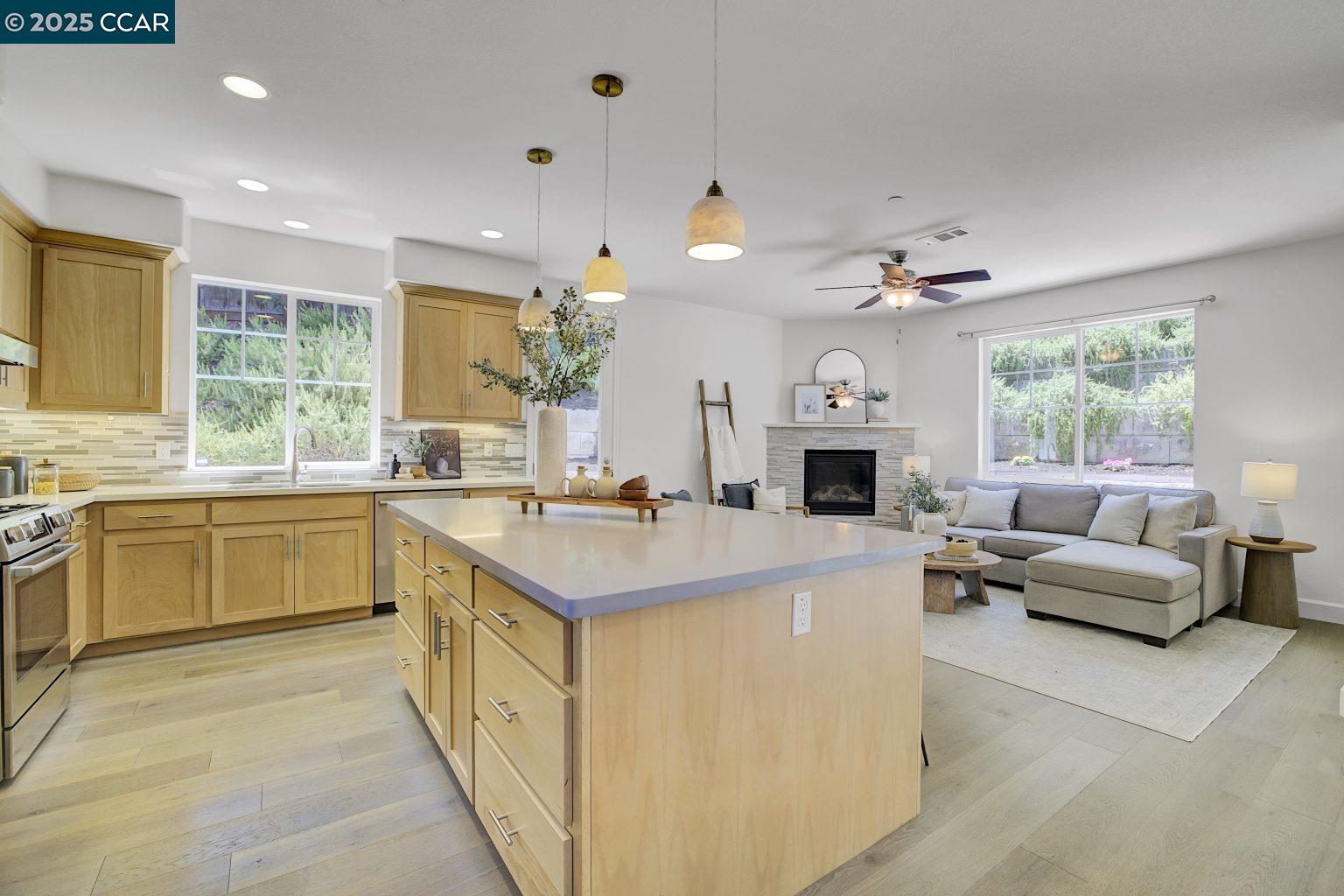 Detail Gallery Image 8 of 58 For 1200 Stonecrest Ln, Concord,  CA 94518 - 5 Beds | 3/1 Baths