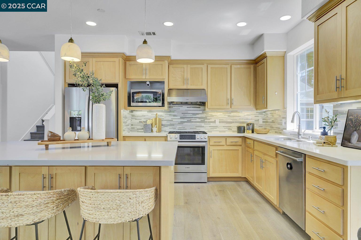 Detail Gallery Image 9 of 58 For 1200 Stonecrest Ln, Concord,  CA 94518 - 5 Beds | 3/1 Baths