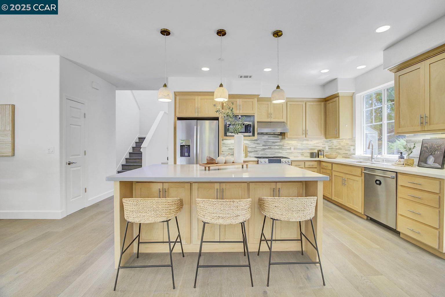 Detail Gallery Image 10 of 58 For 1200 Stonecrest Ln, Concord,  CA 94518 - 5 Beds | 3/1 Baths