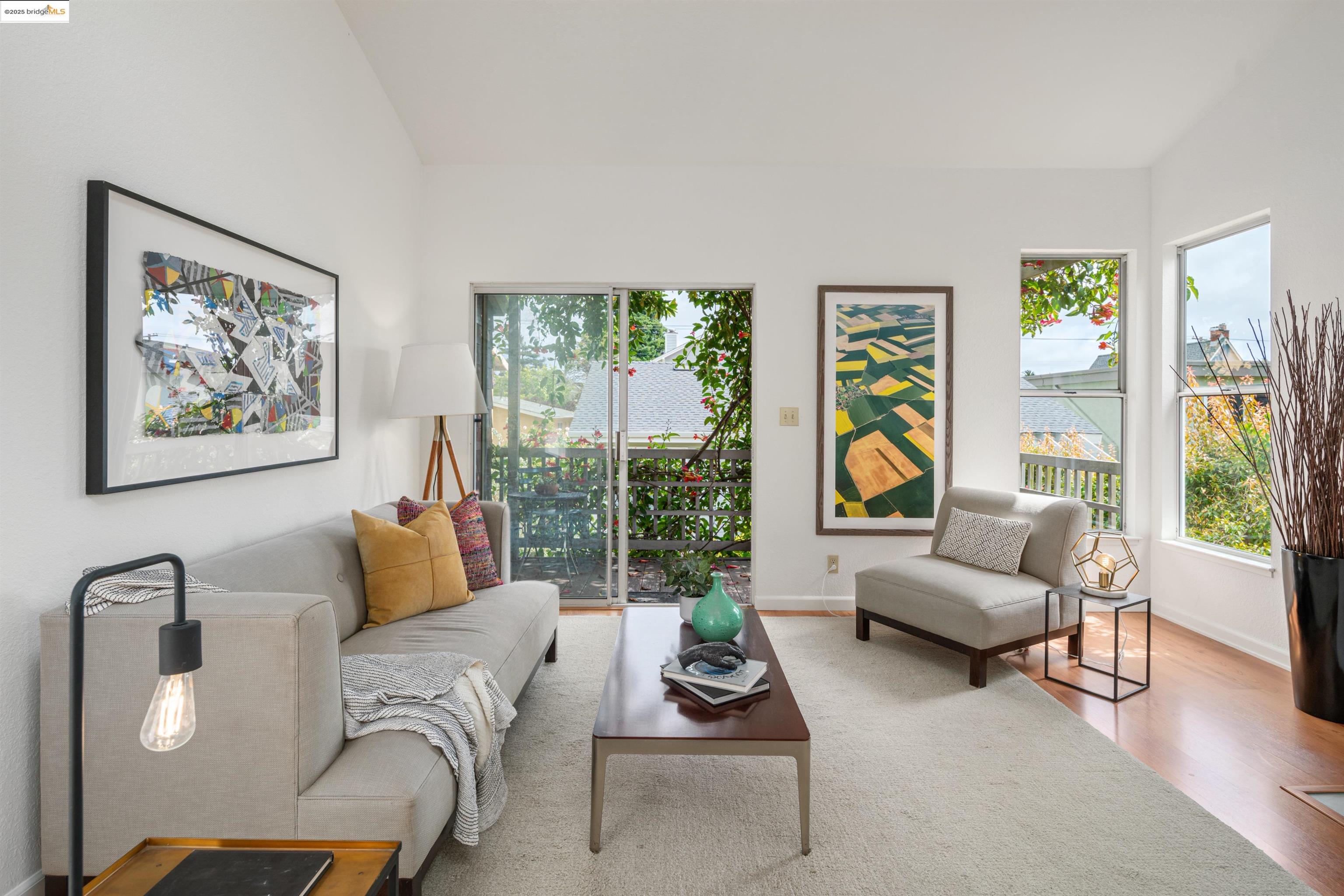 Detail Gallery Image 13 of 48 For 1812 Dwight Way #1/2,  Berkeley,  CA 94703 - 2 Beds | 1/1 Baths