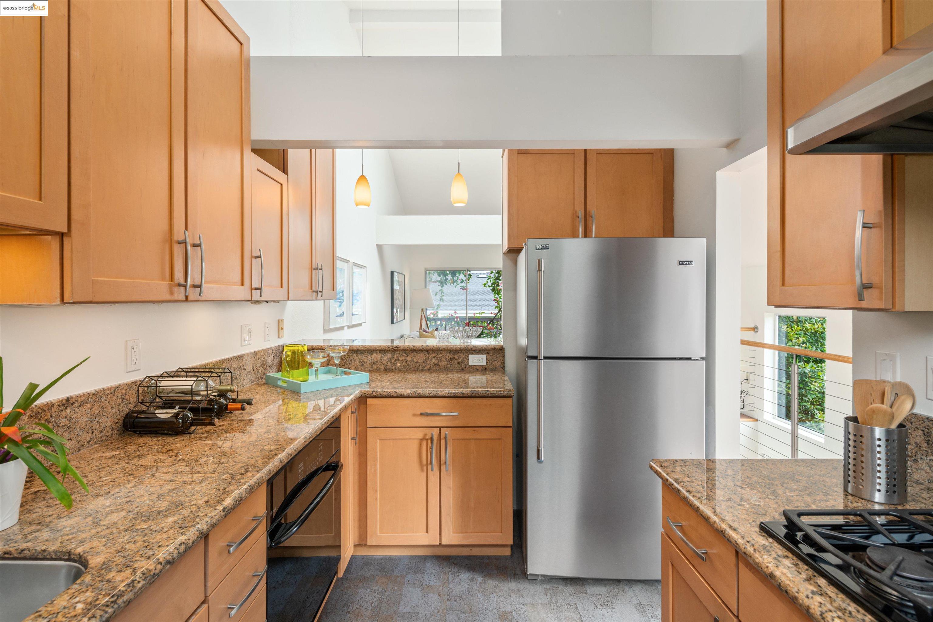 Detail Gallery Image 17 of 48 For 1812 Dwight Way #1/2,  Berkeley,  CA 94703 - 2 Beds | 1/1 Baths