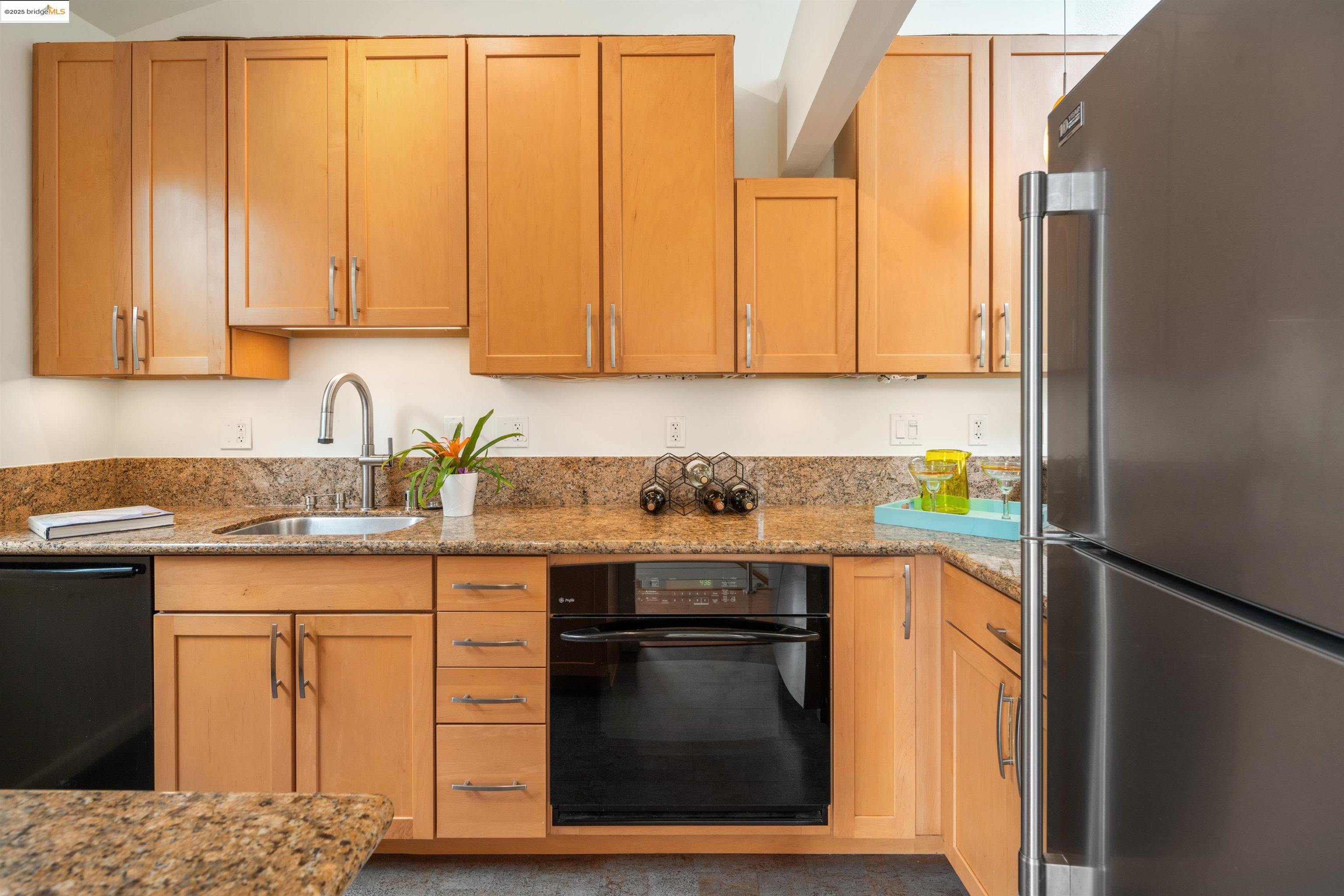 Detail Gallery Image 18 of 48 For 1812 Dwight Way #1/2,  Berkeley,  CA 94703 - 2 Beds | 1/1 Baths