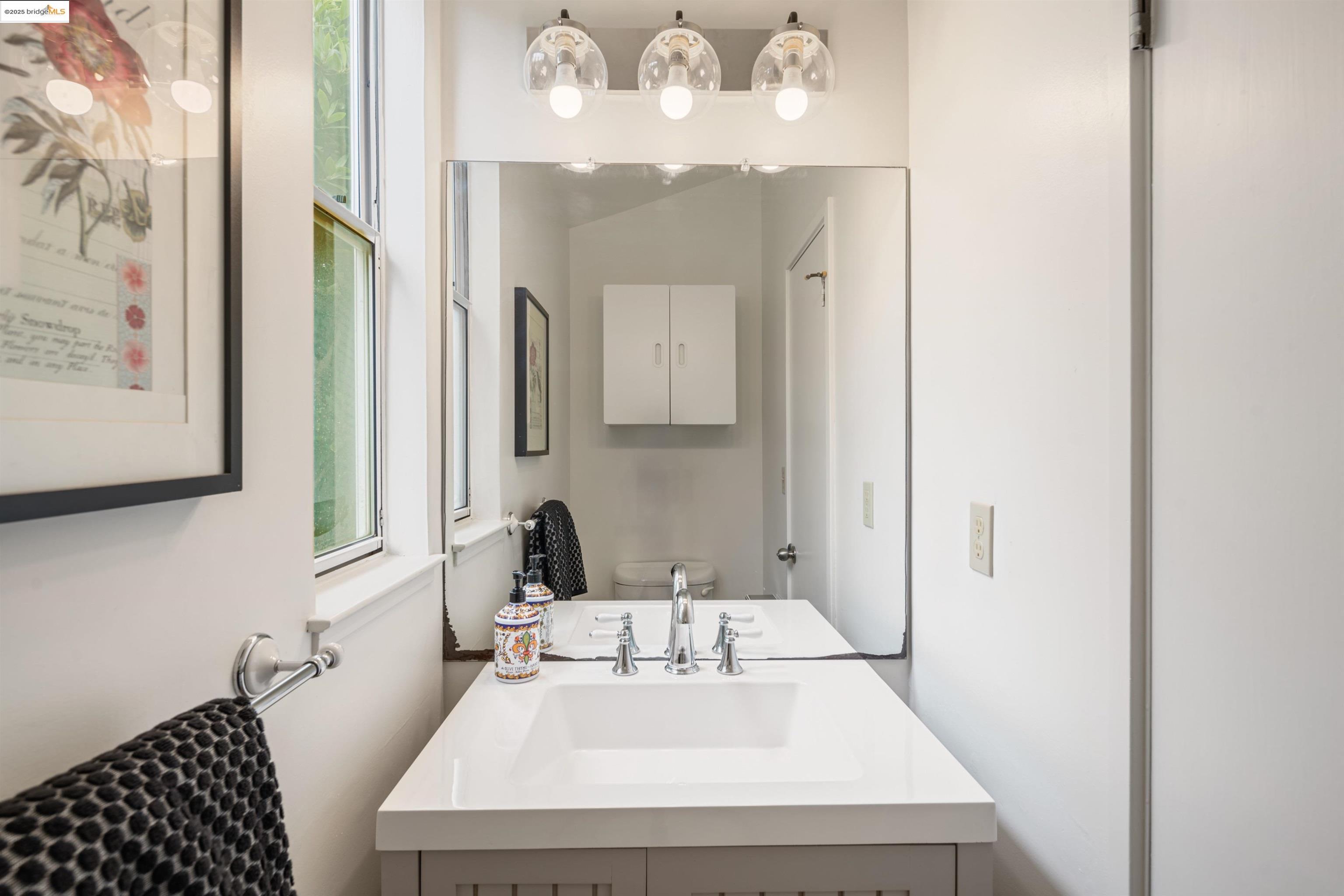 Detail Gallery Image 22 of 48 For 1812 Dwight Way #1/2,  Berkeley,  CA 94703 - 2 Beds | 1/1 Baths