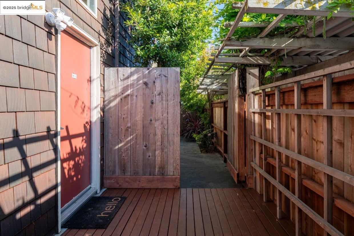 Detail Gallery Image 4 of 48 For 1812 Dwight Way #1/2,  Berkeley,  CA 94703 - 2 Beds | 1/1 Baths