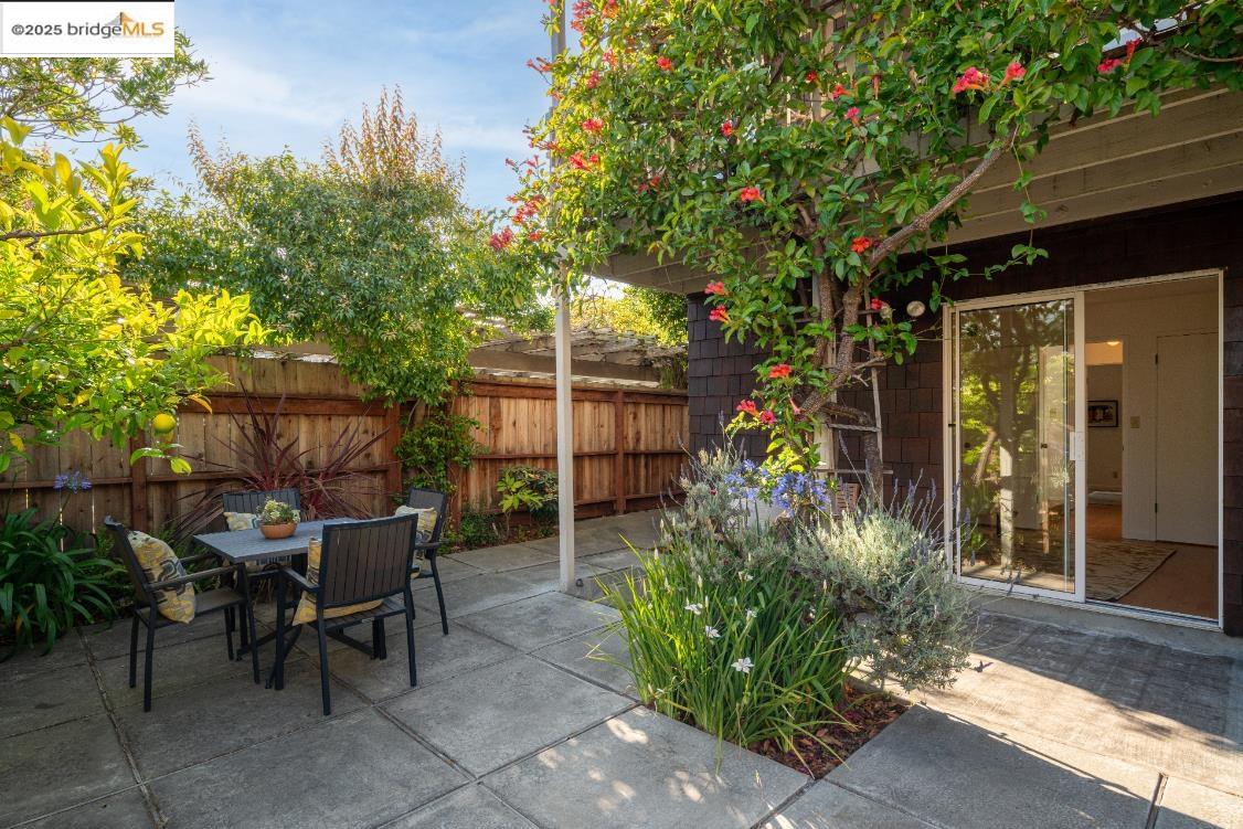 Detail Gallery Image 39 of 48 For 1812 Dwight Way #1/2,  Berkeley,  CA 94703 - 2 Beds | 1/1 Baths