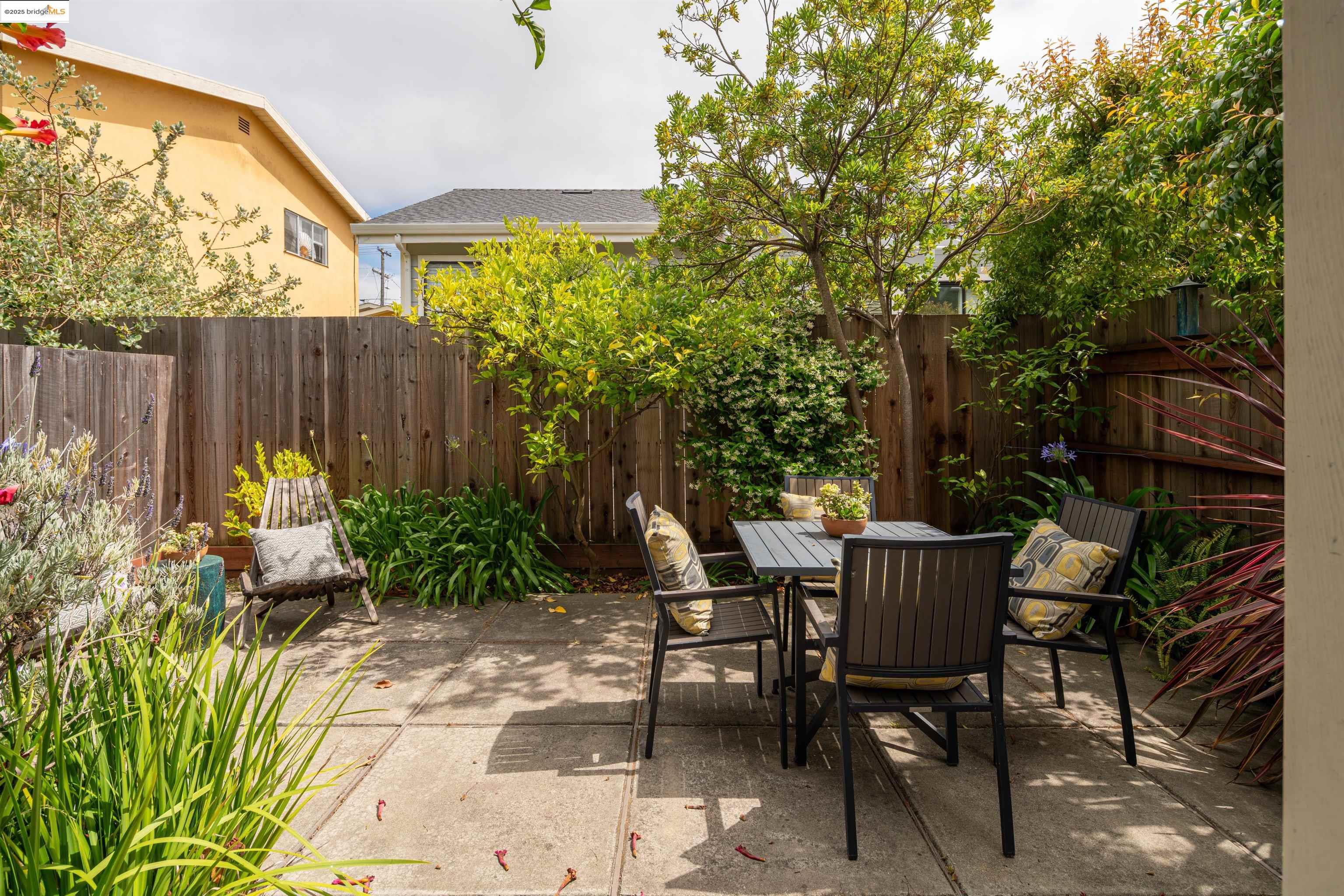 Detail Gallery Image 41 of 48 For 1812 Dwight Way #1/2,  Berkeley,  CA 94703 - 2 Beds | 1/1 Baths