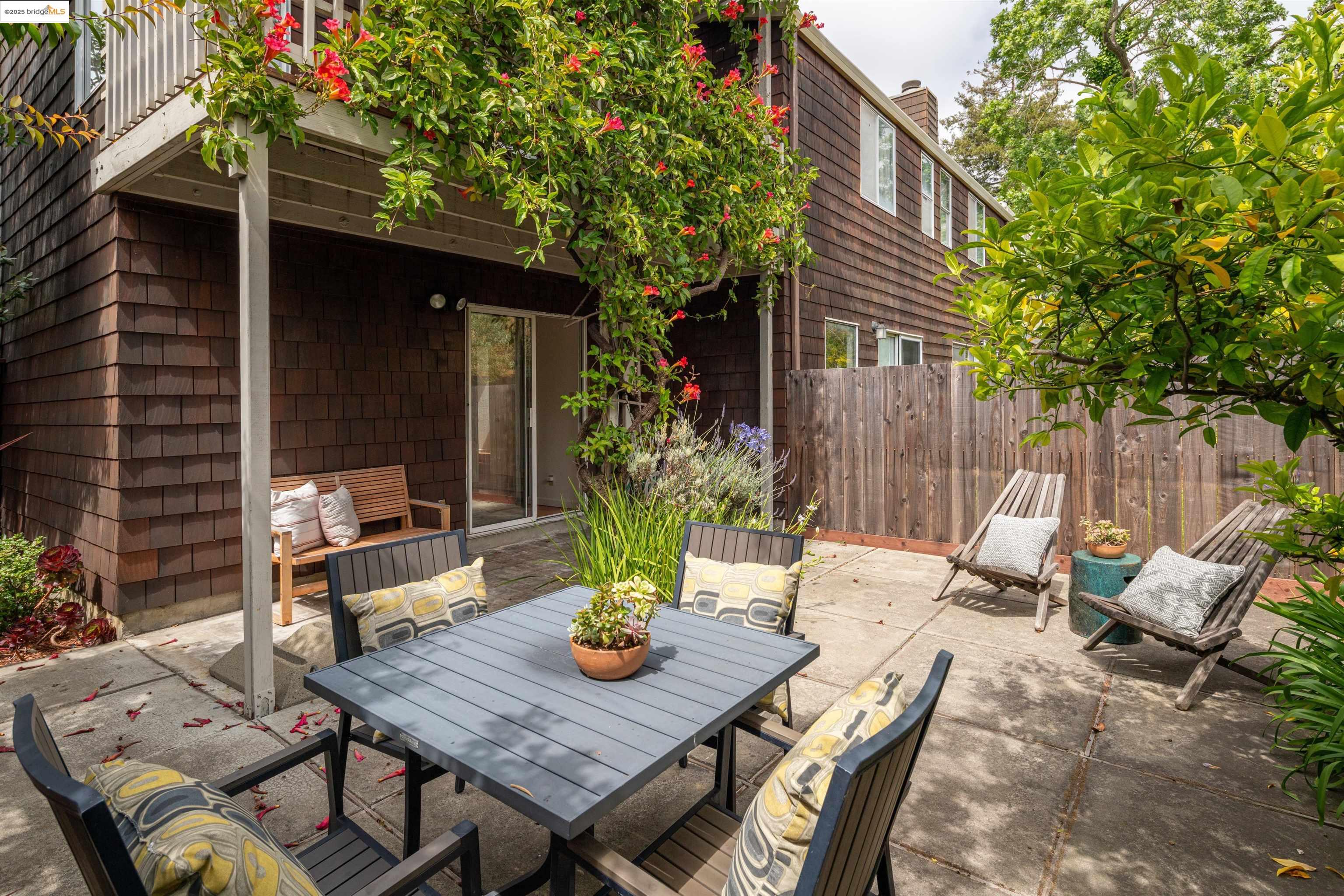 Detail Gallery Image 44 of 48 For 1812 Dwight Way #1/2,  Berkeley,  CA 94703 - 2 Beds | 1/1 Baths