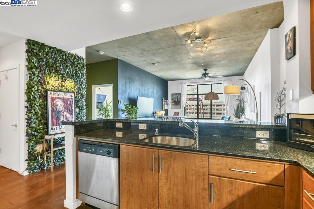 Detail Gallery Image 8 of 26 For 288 3rd St #612,  Oakland,  CA 94607 - 1 Beds | 1 Baths