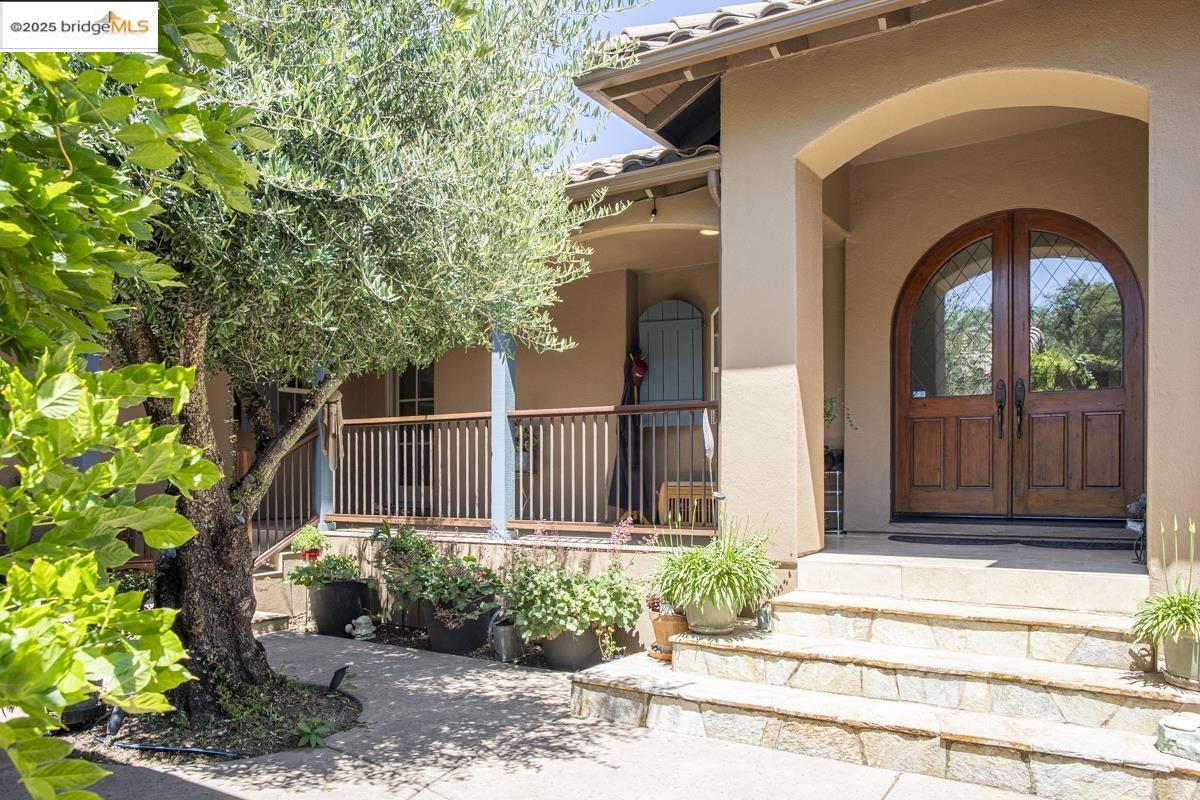 Detail Gallery Image 11 of 60 For 3165 Wooden Valley Rd, Napa,  CA 94558-9399 - 4 Beds | 5 Baths