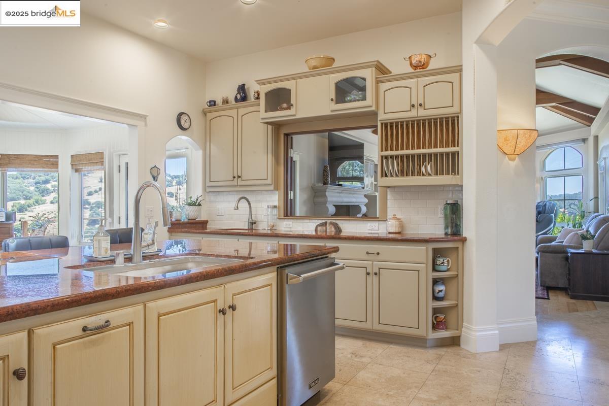 Detail Gallery Image 16 of 60 For 3165 Wooden Valley Rd, Napa,  CA 94558-9399 - 4 Beds | 5 Baths