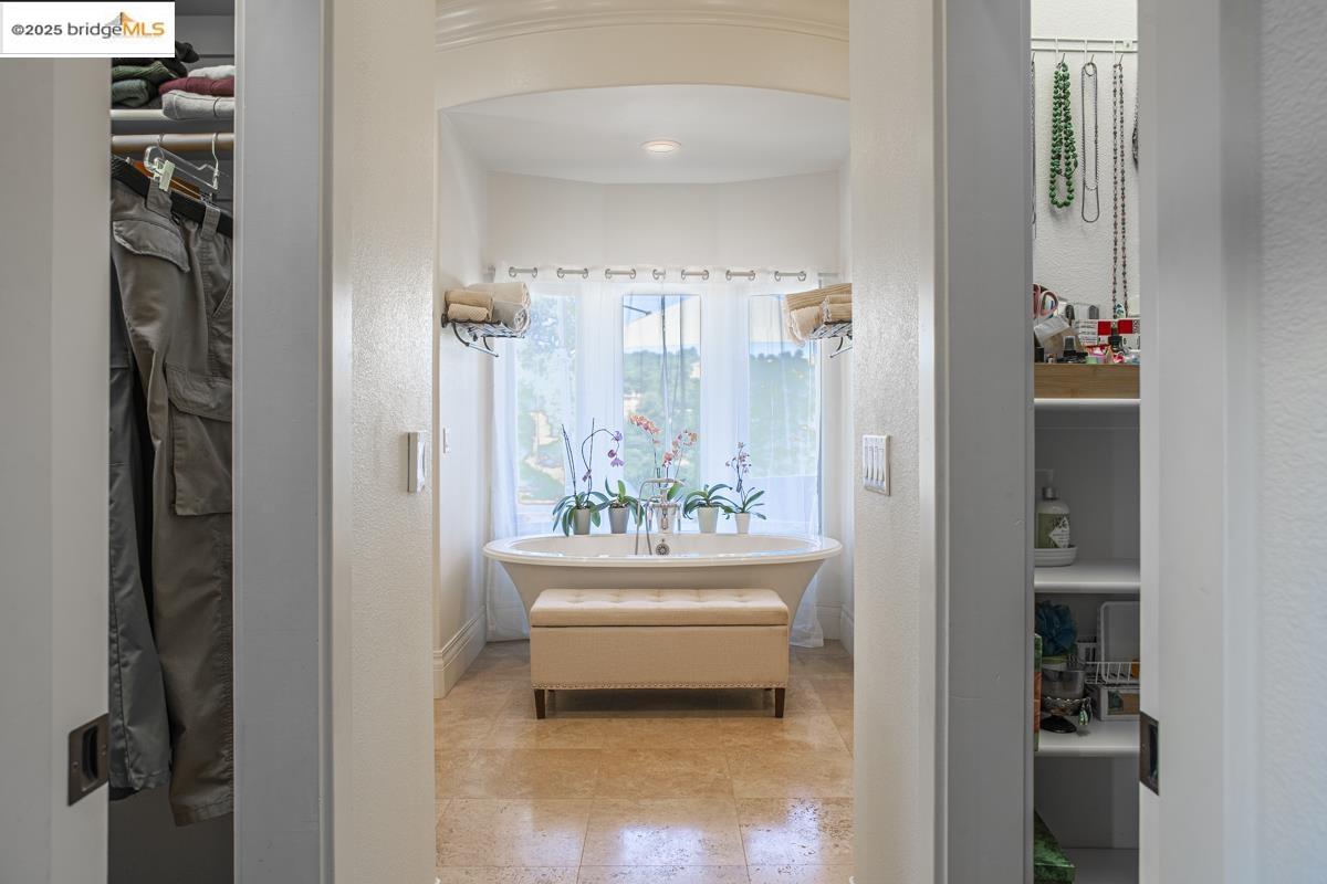 Detail Gallery Image 22 of 60 For 3165 Wooden Valley Rd, Napa,  CA 94558-9399 - 4 Beds | 5 Baths