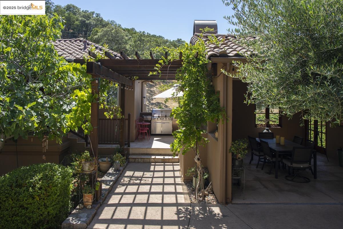 Detail Gallery Image 30 of 60 For 3165 Wooden Valley Rd, Napa,  CA 94558-9399 - 4 Beds | 5 Baths