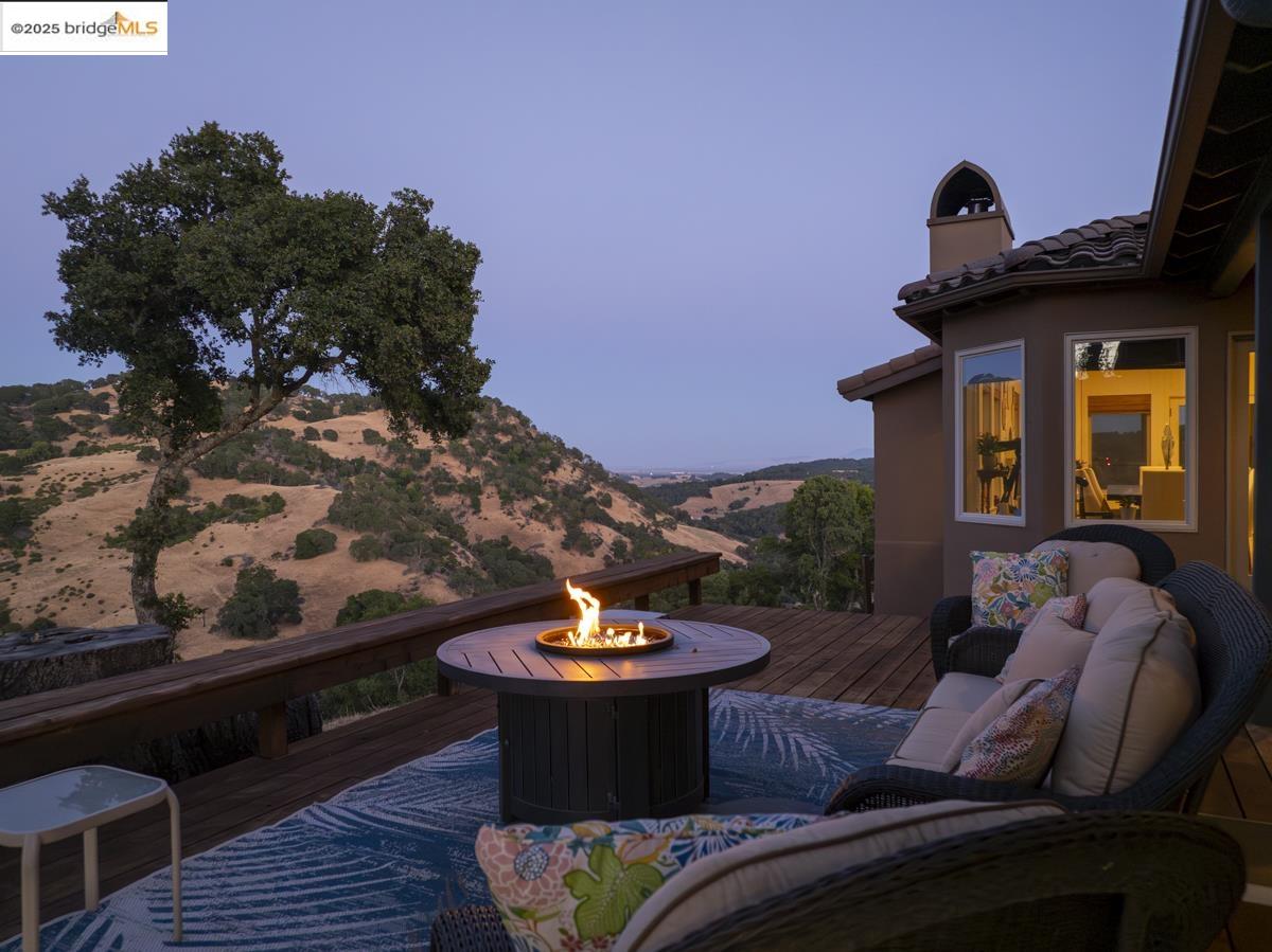 Detail Gallery Image 7 of 60 For 3165 Wooden Valley Rd, Napa,  CA 94558-9399 - 4 Beds | 5 Baths
