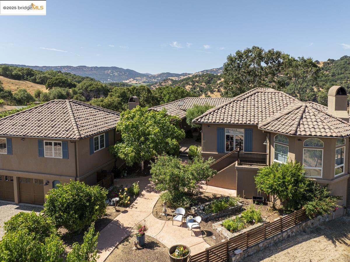 Detail Gallery Image 9 of 60 For 3165 Wooden Valley Rd, Napa,  CA 94558-9399 - 4 Beds | 5 Baths