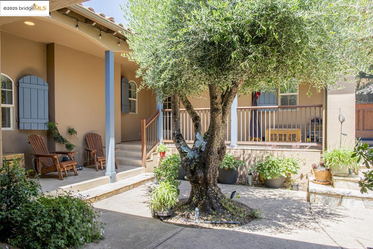 Detail Gallery Image 10 of 60 For 3165 Wooden Valley Rd, Napa,  CA 94558-9399 - 4 Beds | 5 Baths