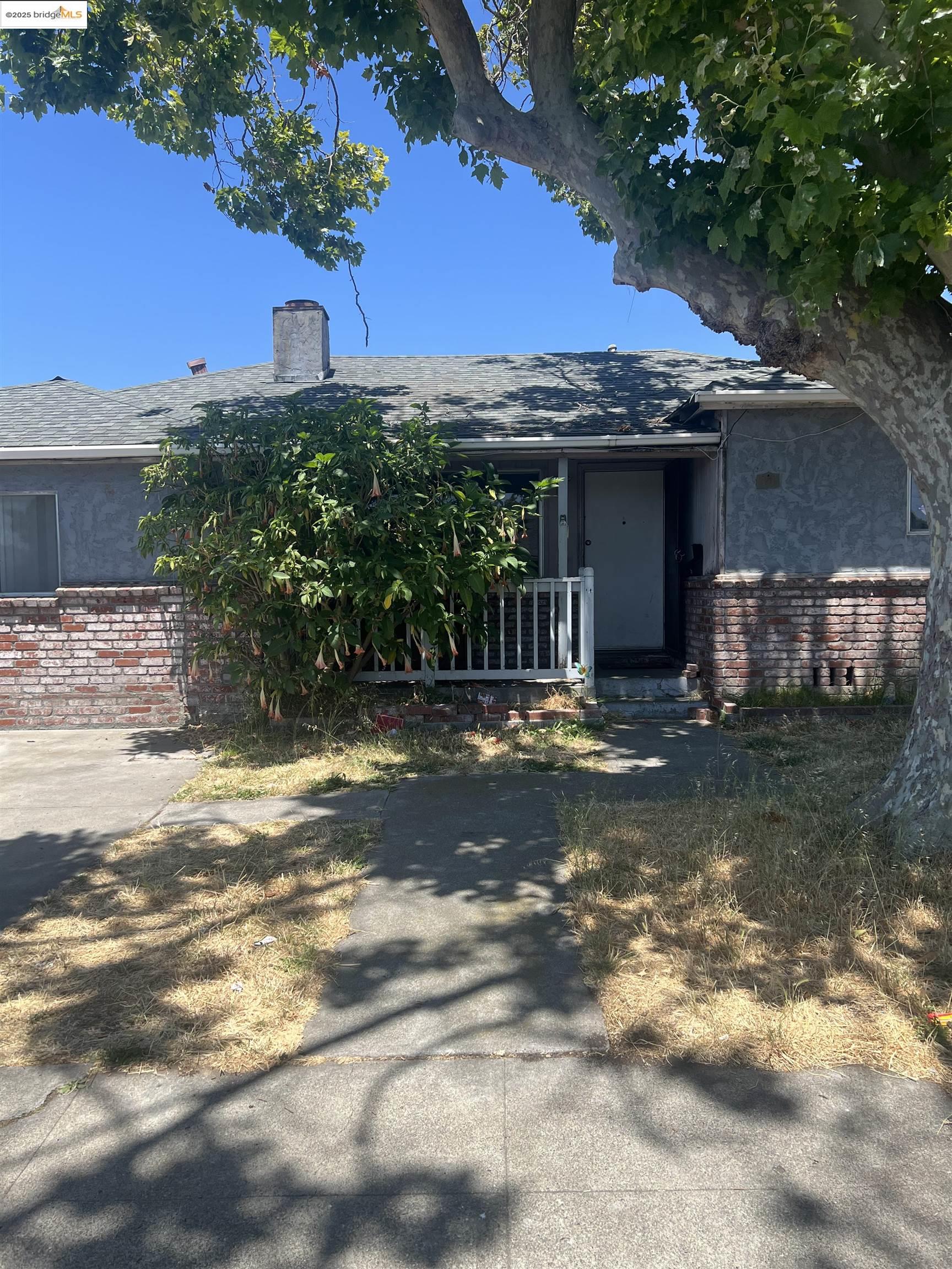Detail Gallery Image 2 of 3 For 1401 via Coralla, San Lorenzo,  CA 94580 - 4 Beds | 2/1 Baths
