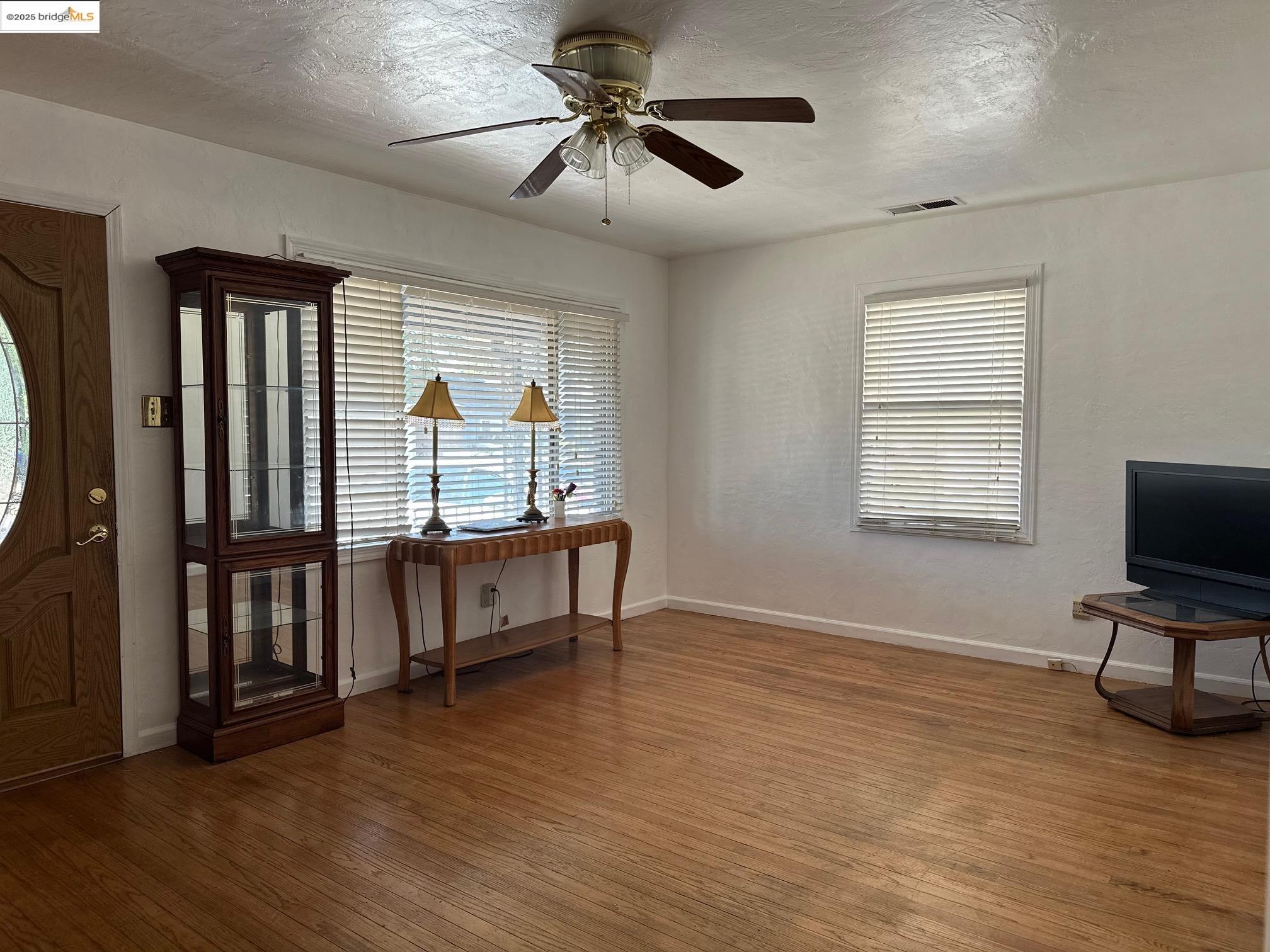 342 W Madill Street, Antioch, California 94509, 2 Bedrooms Bedrooms, 7 Rooms Rooms,1 BathroomBathrooms,Residential,For Sale,342 W Madill Street,41102683