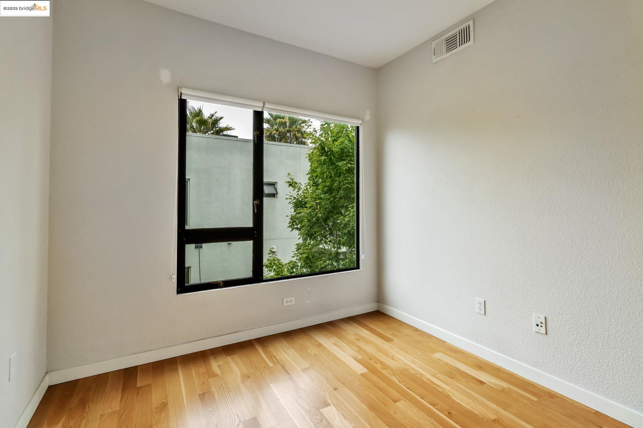 1759 14th st, Oakland, California 94607, 2 Bedrooms Bedrooms, 5 Rooms Rooms,2 BathroomsBathrooms,Residential,For Sale,1759 14th st,41102685